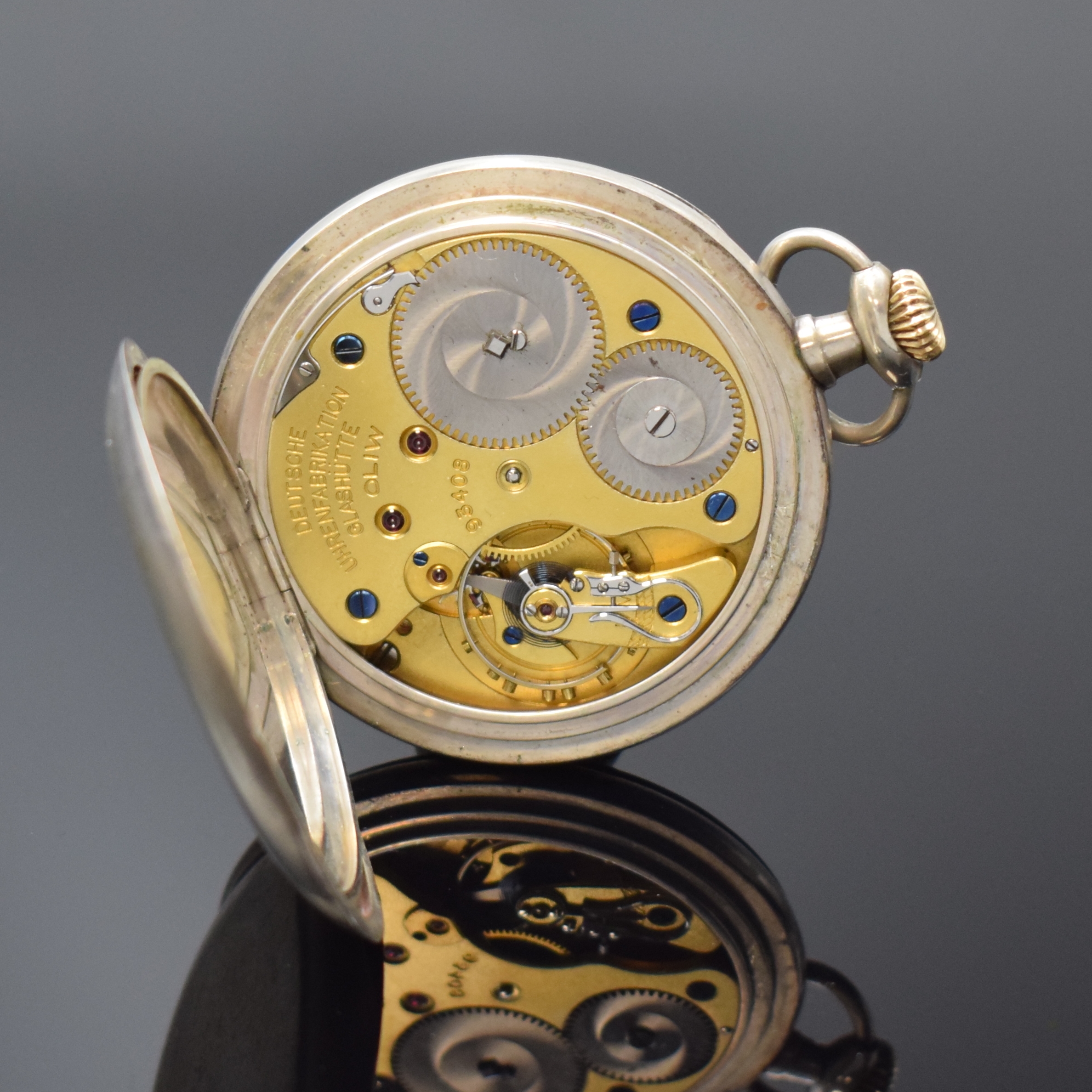 Detail e: DEUTSCHE UHRENFABRIKATION LANGE-UHR/OLIW offene Silbertaschenuhr, Deutschland um 1928, im Zentrum guill. Metallzifferbl. m. arab. Std. altersbed. ...