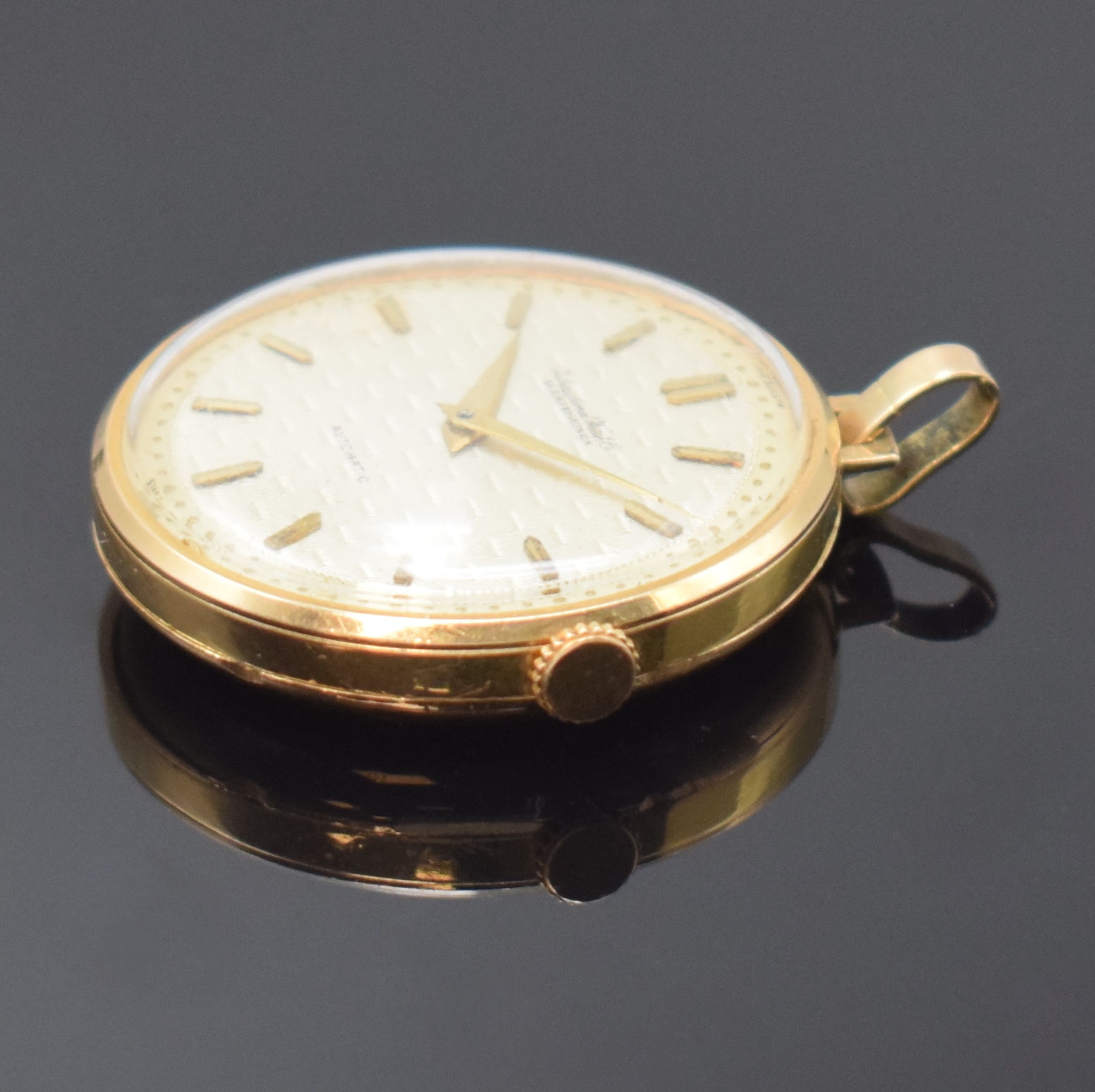 Detail a: IWC Uhrwerk Kaliber 852 zur Anhängeuhr im neutralen RG 750/000 Gehäuse umgearbeitet, Werk Schweiz um 1953, Automatik, 3-teil. Geh. l. dell., Boden ...