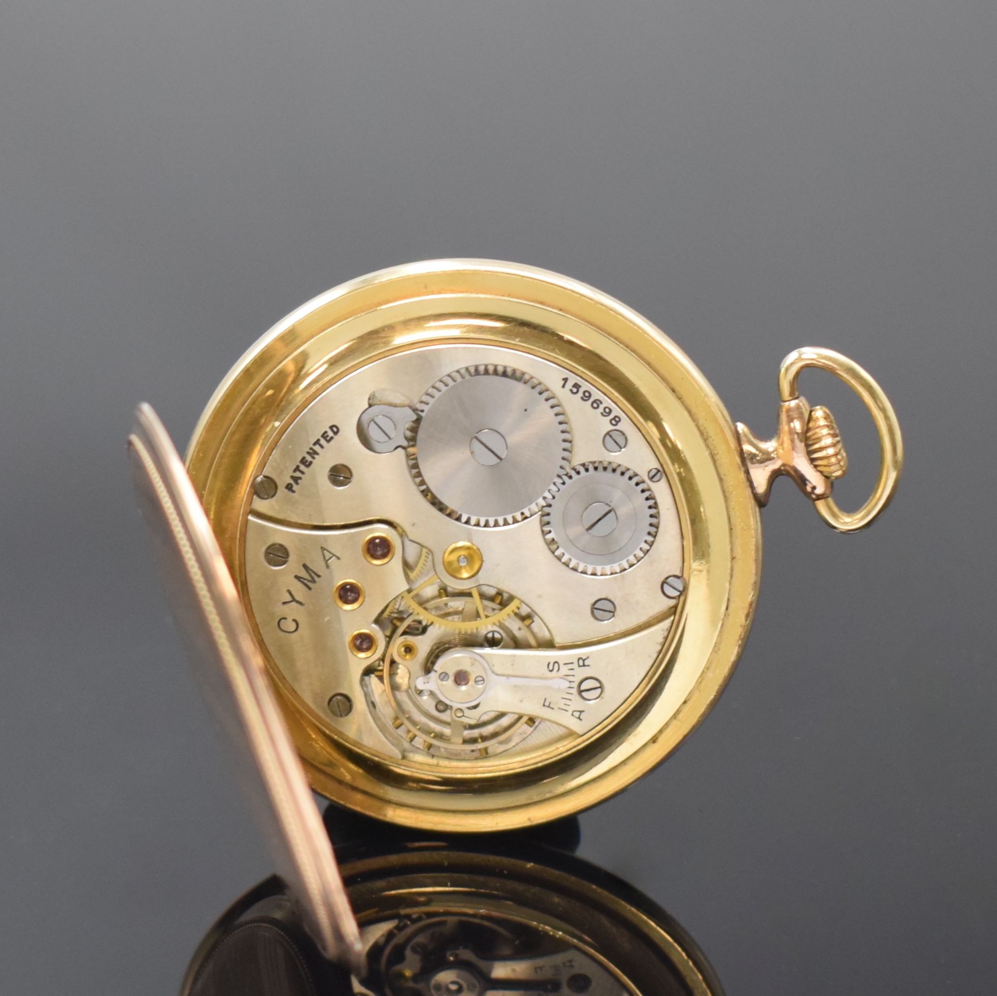 Detail c: Set bestehend aus LeCoultre vergoldete Anhängeuhr und CYMA vergoldete offene Herrentaschenuhr, LeCoultre Schweiz / USA um 1955, geprägte ...