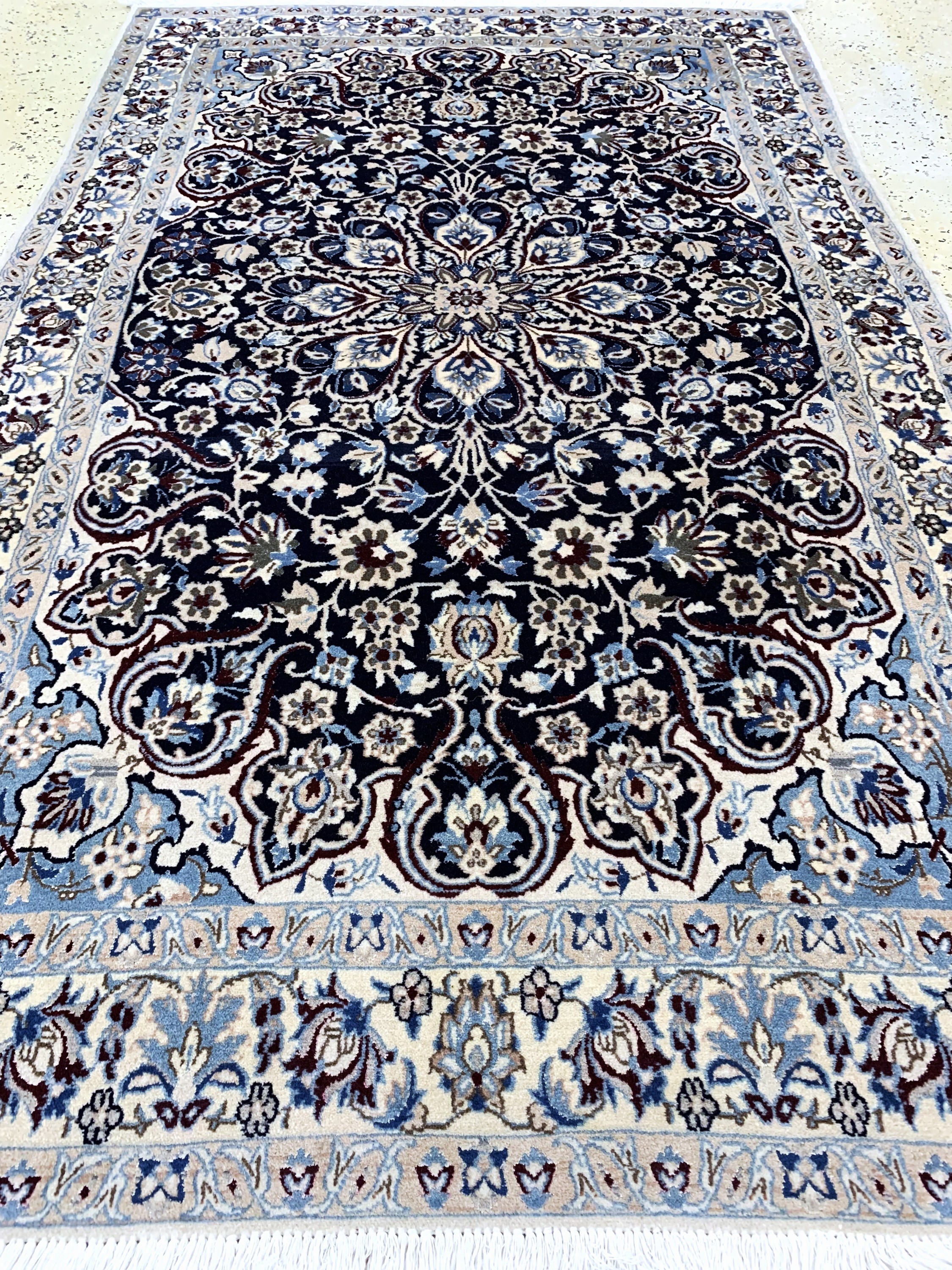 Detail d: Nain fein(9 La), Persien, Mitte 20.Jhd, Korkwolle mit Seide, ca. 203 x 127 cm, EHZ: 1-2