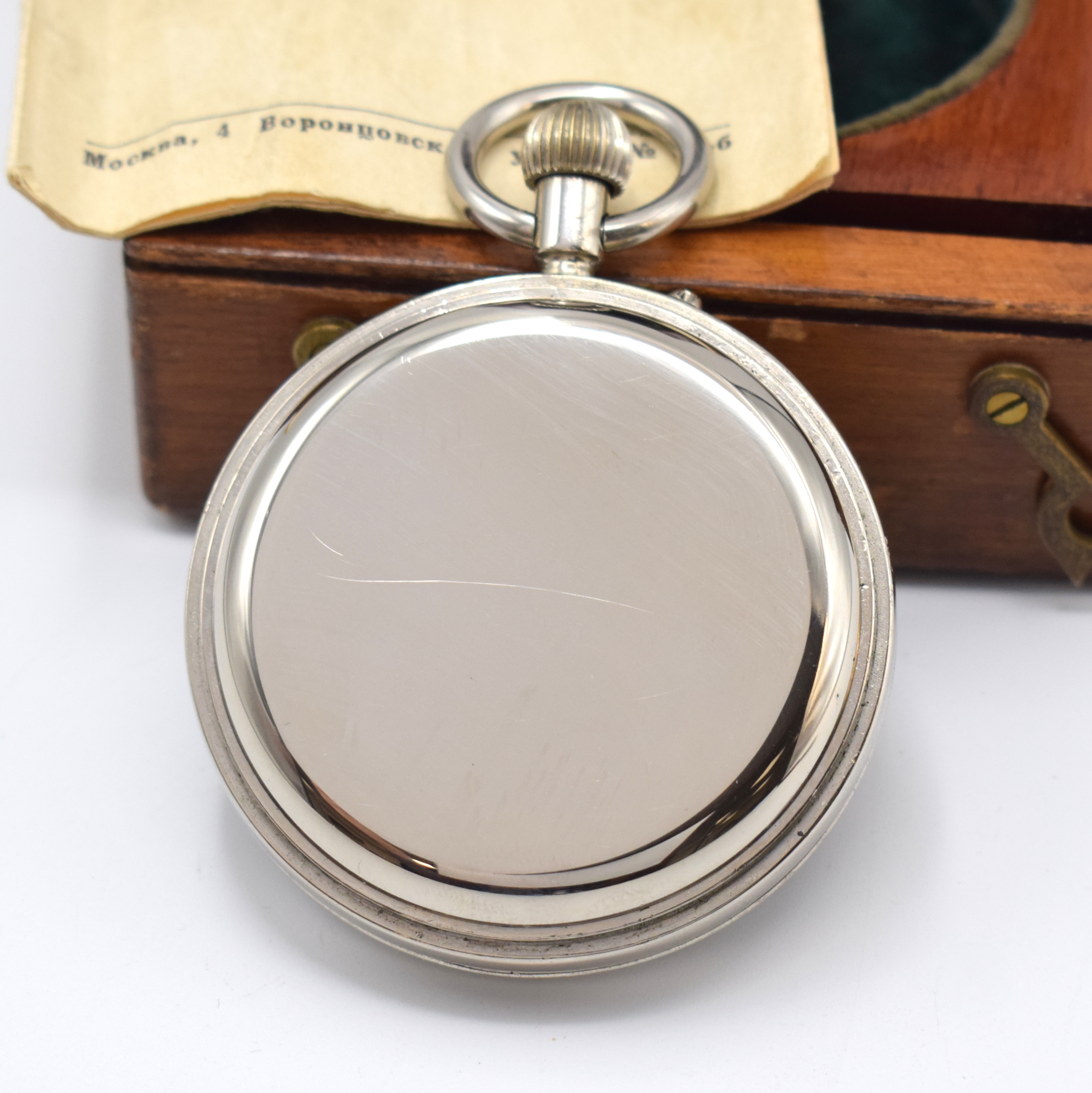 Detail c: KIROWA erste Moskauer Uhrenfabrik frühe B- Uhr, um 1953, 4-teil., vern. Geh. dell., Boden, Glasrand u. Cuv. aufgedr., Zeigerstelldr. außen b. 11, ...