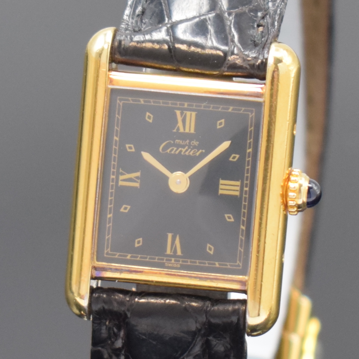 Detail a: CARTIER Vermeil Damenarmbanduhr Referenz 5057001, Schweiz lt. Pap. verk. 03/1989, quarz, verg. Silbergeh., Lederband m. verg. orig. Faltschl., Boden ...
