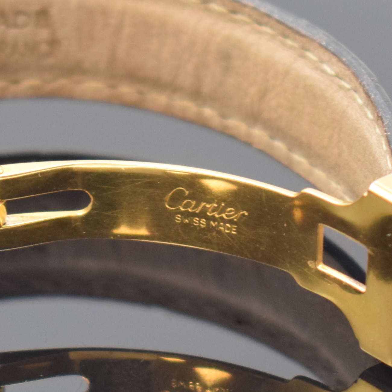 Detail b: CARTIER Vermeil Damenarmbanduhr Referenz 5057001, Schweiz lt. Pap. verk. 03/1989, quarz, verg. Silbergeh., Lederband m. verg. orig. Faltschl., Boden ...