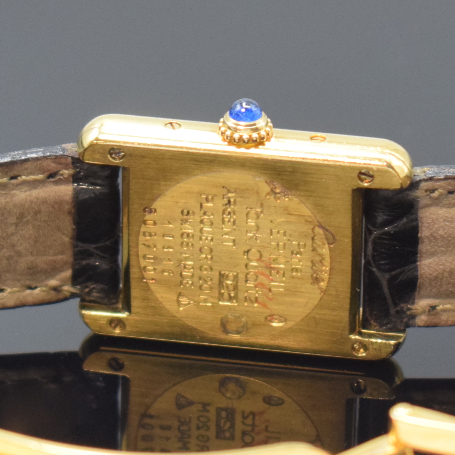 Detail d: CARTIER Vermeil Damenarmbanduhr Referenz 5057001, Schweiz lt. Pap. verk. 03/1989, quarz, verg. Silbergeh., Lederband m. verg. orig. Faltschl., Boden ...