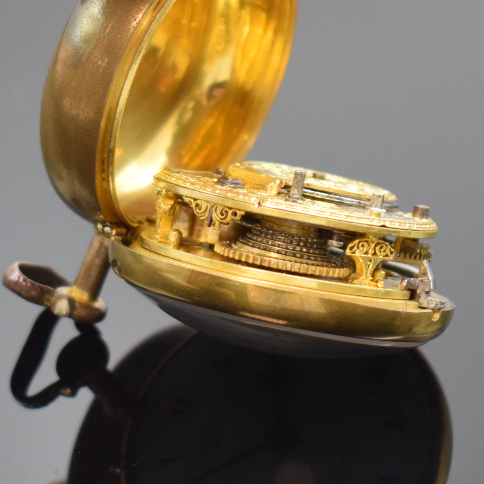 Detail h: MARWICK MARKHAM und eine weitere vergoldete Spindeltaschenuhr, London um 1720/1800, Schlüsselaufzug, 1x Übergeh., 1x Großscharnier, Gehäuse ...