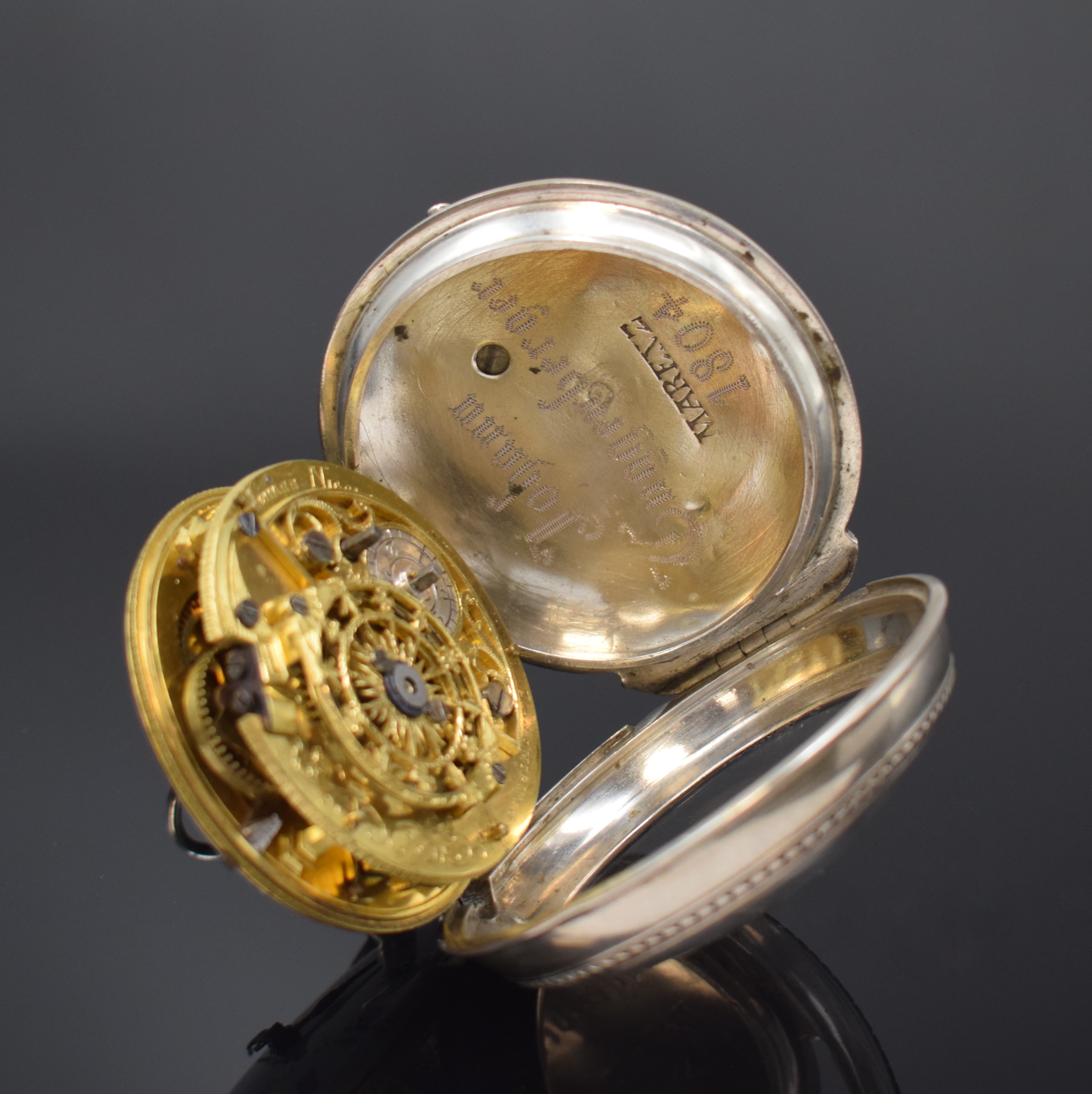 Detail c: JOHANN NICOLAUS HILTEL Regensburg Spindeltaschenuhr im Silbergehäuse, um 1804, dell. Geh. innen m. Widmung, Großscharnier, Emailzifferbl. ...
