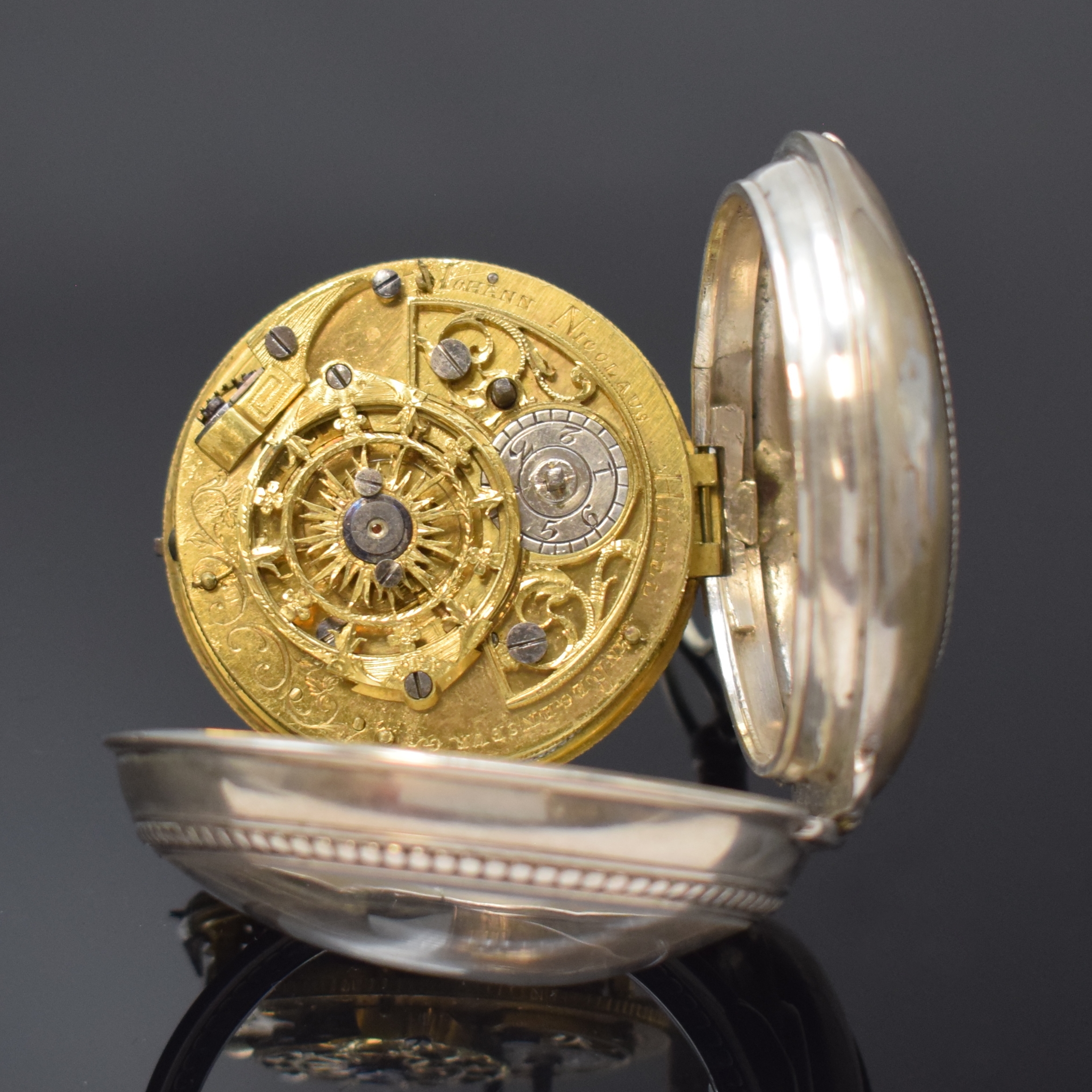 Detail d: JOHANN NICOLAUS HILTEL Regensburg Spindeltaschenuhr im Silbergehäuse, um 1804, dell. Geh. innen m. Widmung, Großscharnier, Emailzifferbl. ...
