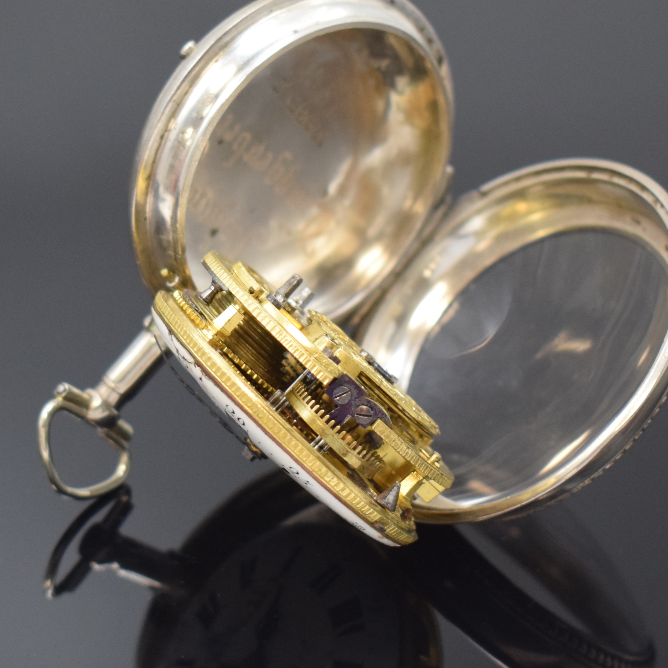 Detail e: JOHANN NICOLAUS HILTEL Regensburg Spindeltaschenuhr im Silbergehäuse, um 1804, dell. Geh. innen m. Widmung, Großscharnier, Emailzifferbl. ...