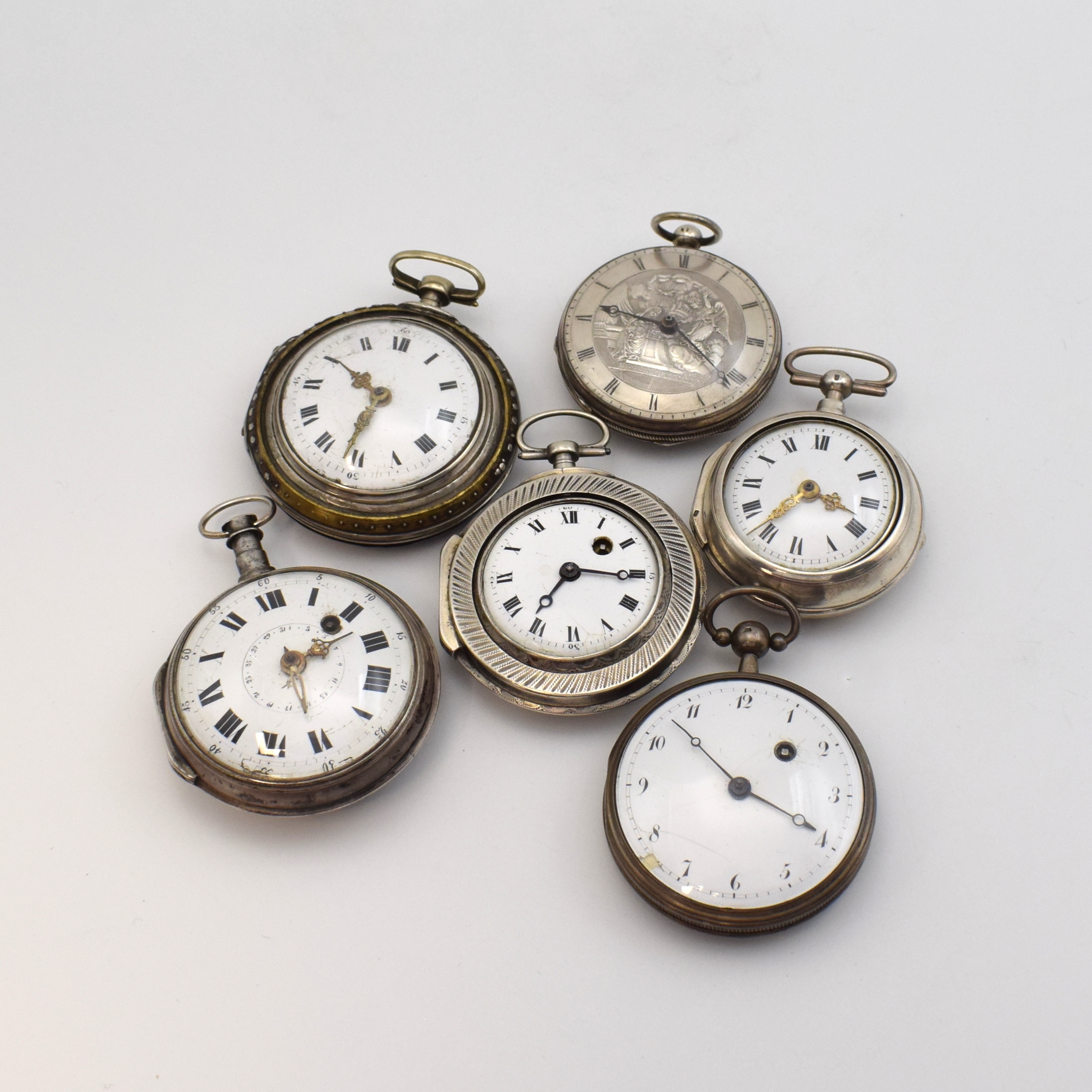 6 Spindeltaschenuhren in Silber, 3x Alpenländisch, 1x England, 1x Frankreich und 1x Schweiz um 1800-1830, 3x Übergeh. (1x Schildpatt) u. Gehäuse ...