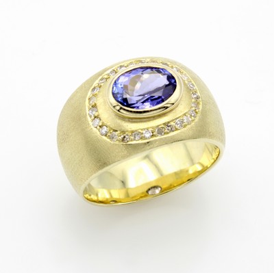 Image Ring mit Tansanit und Brillanten, GG 585/000, matt. Ringschiene, ovaler, fac. Tansanit ...