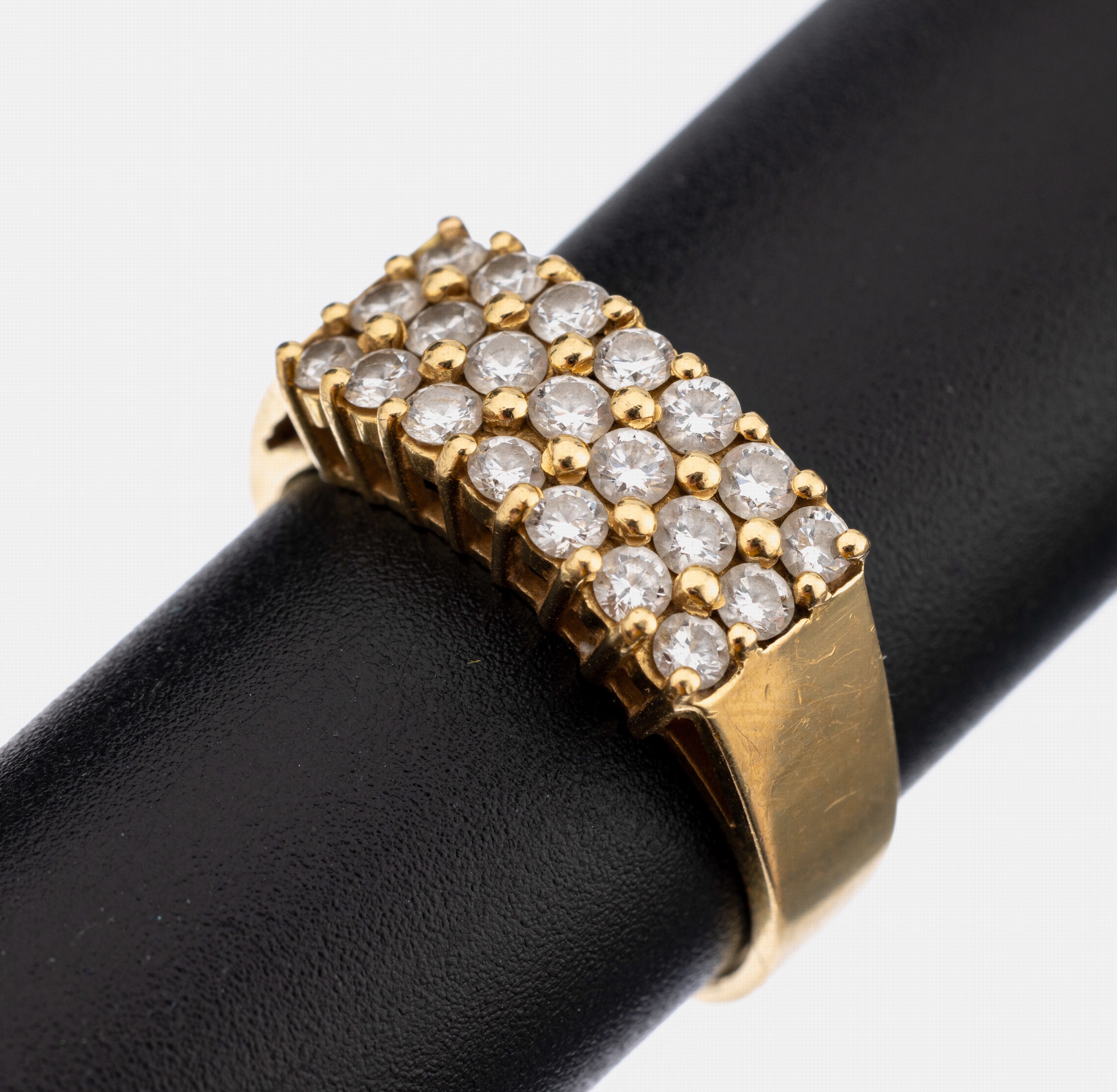 18 kt Gold Brillant-Ring, GG 750/000, 21 Brillanten zus. ca. 0.63 ct feines Weiß/si, RW56, ca. 5.9 g
