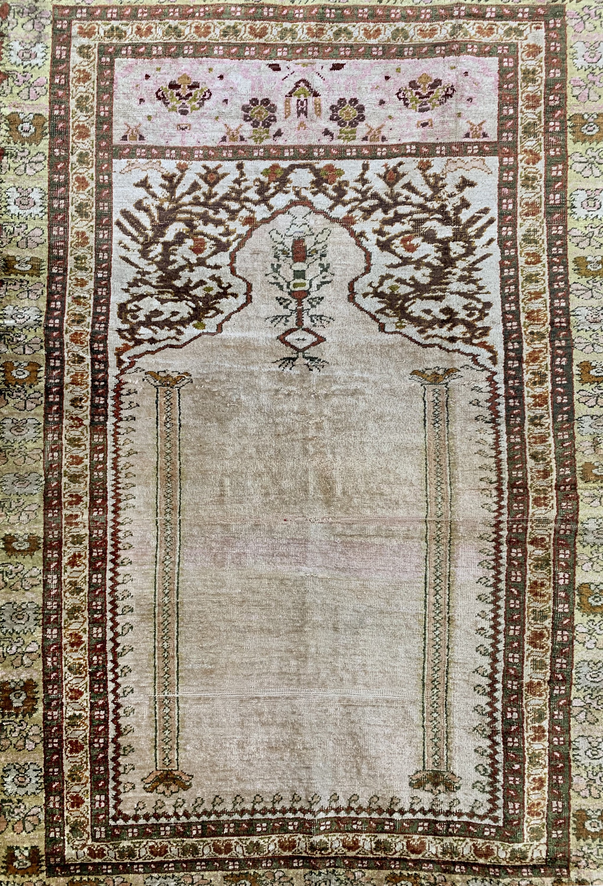 Detail b: Kayseri antik, Türkei, um 1900, merzerisierte Baumwolle, ca. 156 x 122 cm, EHZ: 4, (kleine Risse)