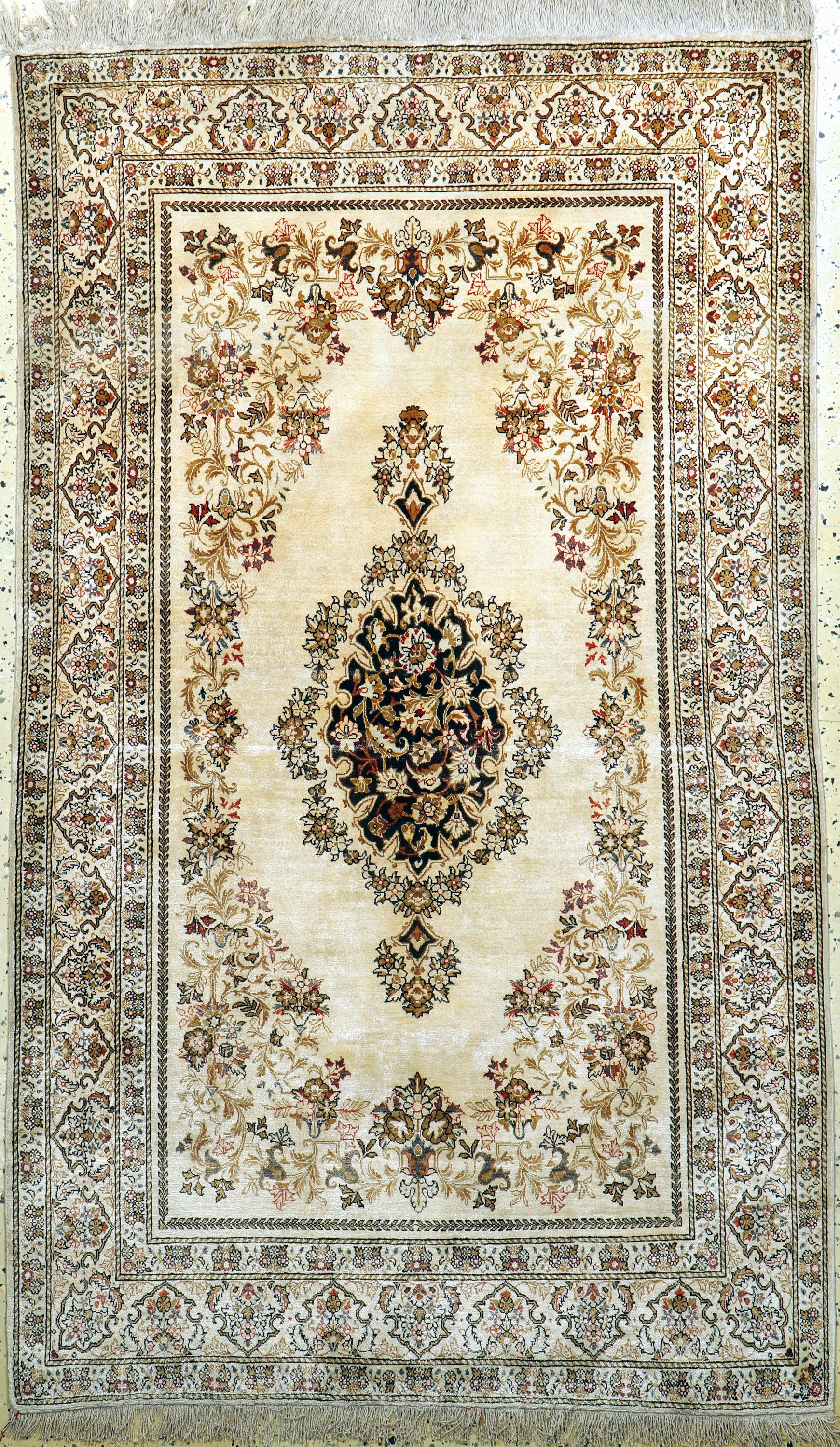Ghom Seide alt, Persien, Mitte 20.Jhd, reine Naturseide, ca. 180 x 109 cm, EHZ: 2