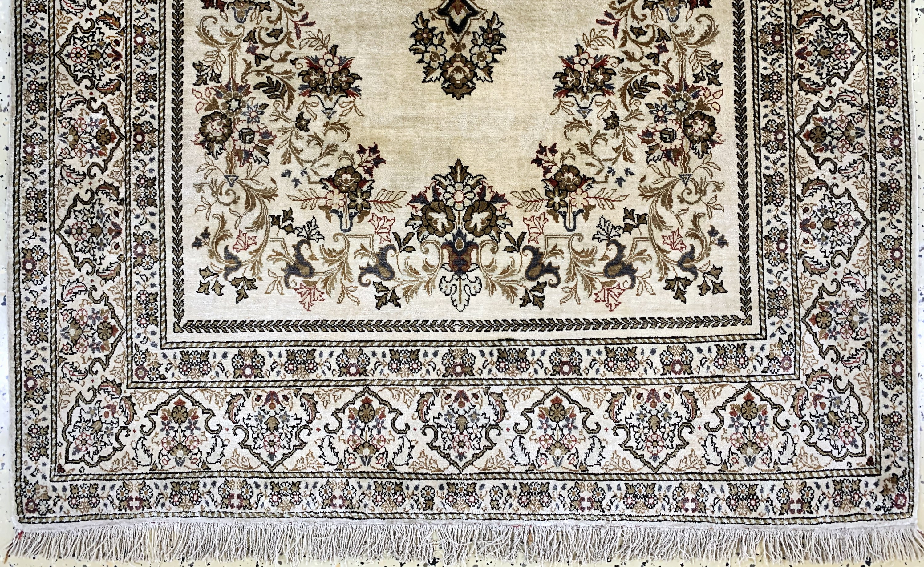 Detail c: Ghom Seide alt, Persien, Mitte 20.Jhd, reine Naturseide, ca. 180 x 109 cm, EHZ: 2