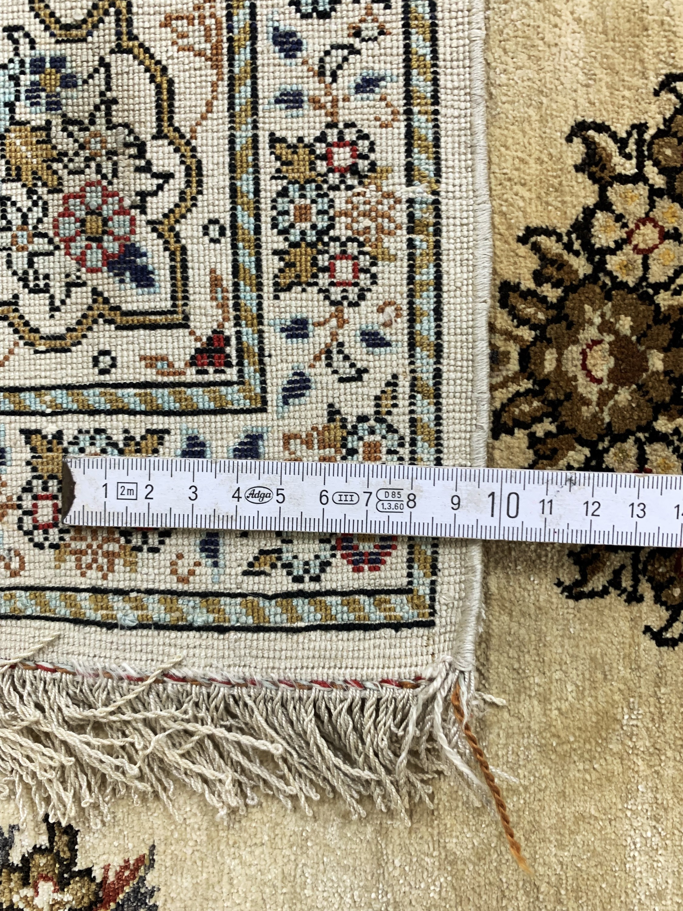Detail e: Ghom Seide alt, Persien, Mitte 20.Jhd, reine Naturseide, ca. 180 x 109 cm, EHZ: 2
