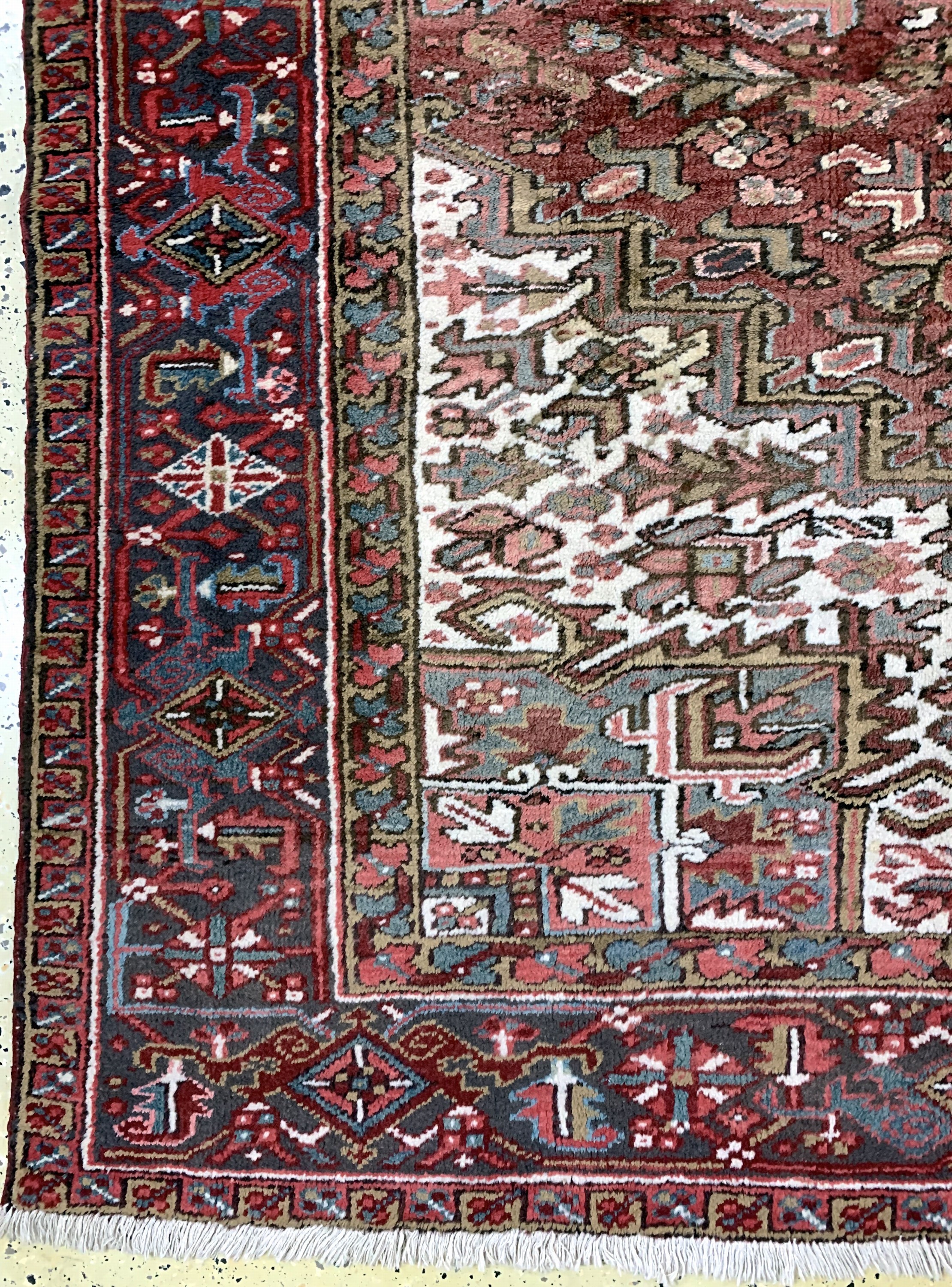 Detail b: Heriz alt, Persien, Mitte 20.Jhd, Wolle aufBaumwolle, ca. 335 x 256 cm, verblasst, EHZ: 2