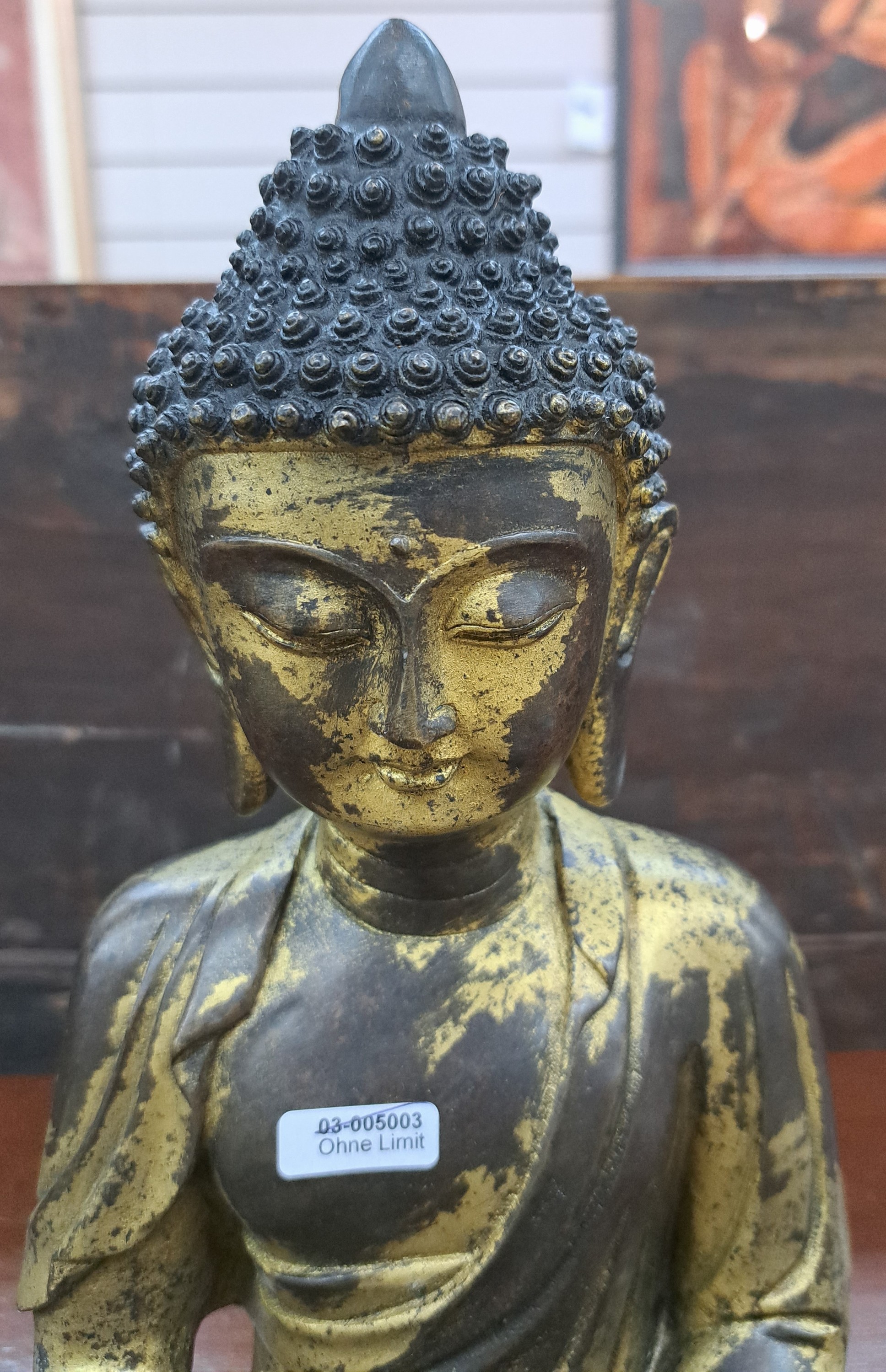 Detail c: Buddha Shakyamuni, China, 20. Jh., Kupferlegierung, Vergoldung, Rückseite mit Werkstattmarke, H.ca. 32 cm, ca. 5 kg, Mudra der Meditation u. ...