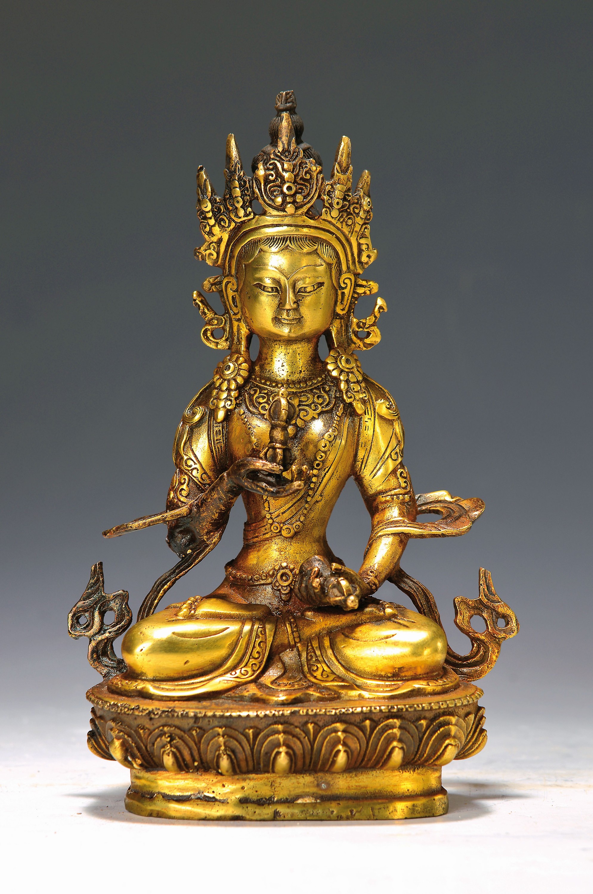 Tathagata Vajrasattva - Der Reinigende Buddha mit Glocke und Vajra in den Händen, Nepal um 1980, Kupferlegierung vergoldet, H. 22 cm