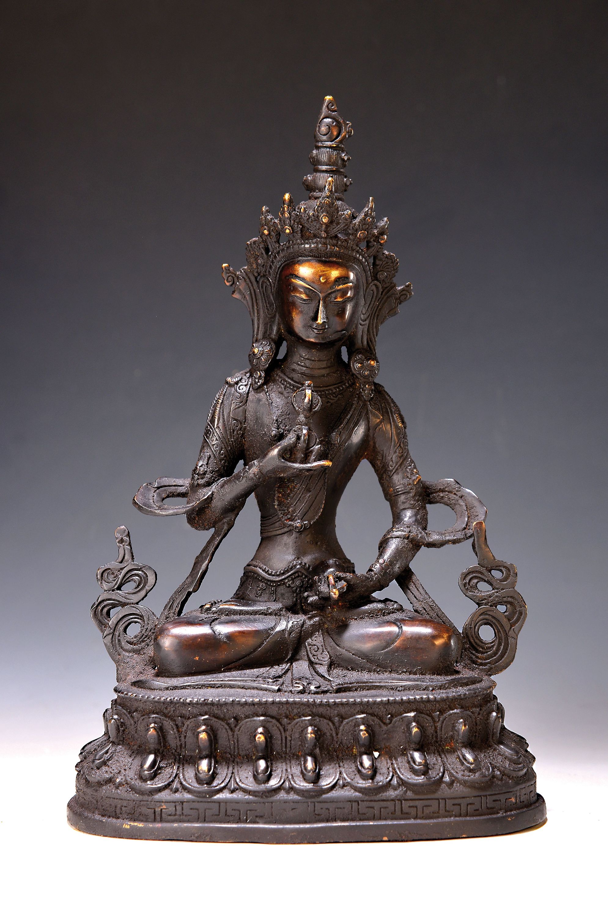 Tathagata Vajrasattva - Der Reinigende Buddha mit Glocke und Vajra in den Händen, Nepal um 1980, Bronze, schlechter Guss, H. 32 cm