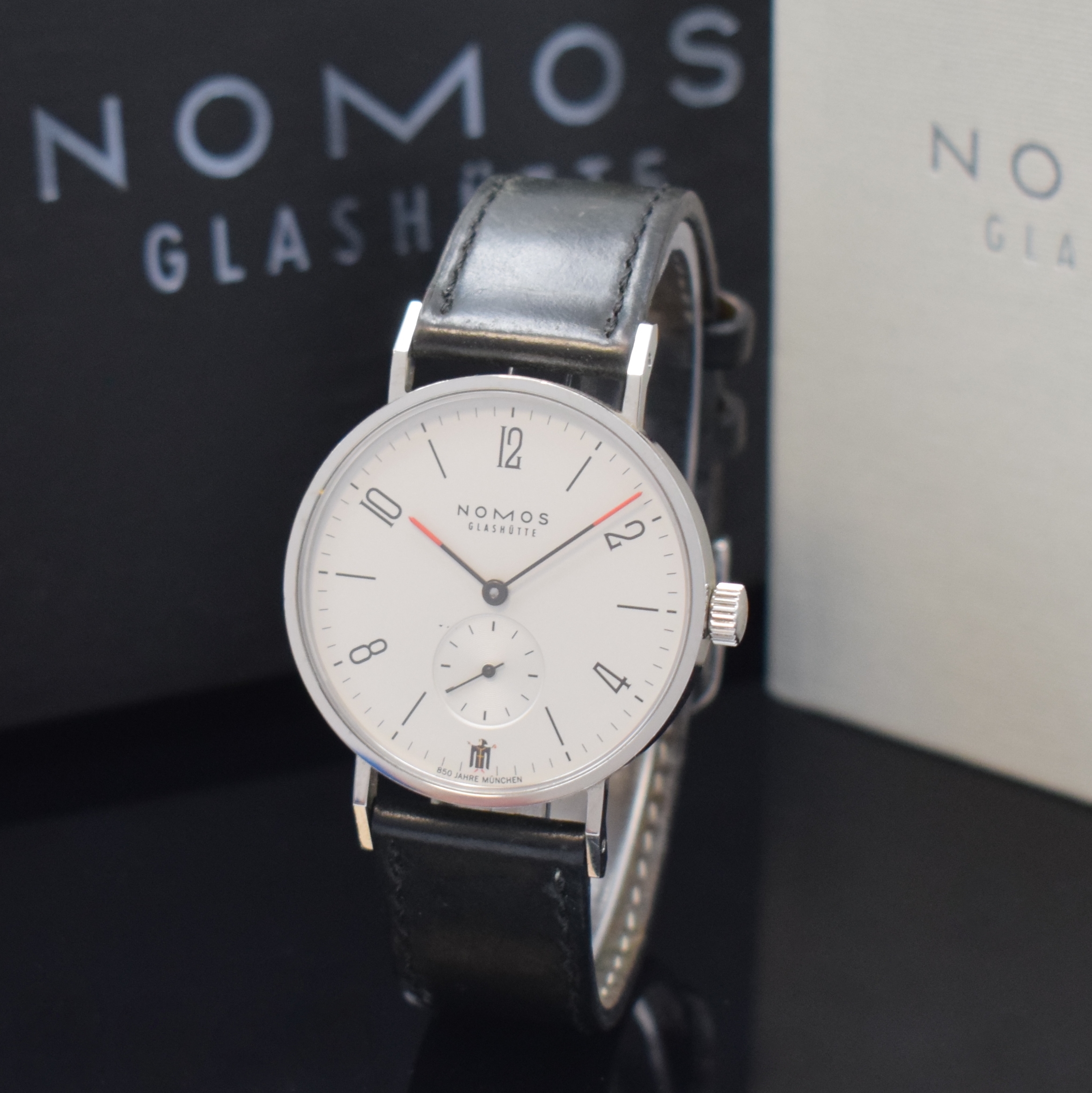 NOMOS Glashütte Tangente auf 850 Stück limitierte Herrenarmbanduhr in Stahl, Deutschland verk. lt. Pap. 12/2008, Handaufzug, beids. vergl., Boden ...