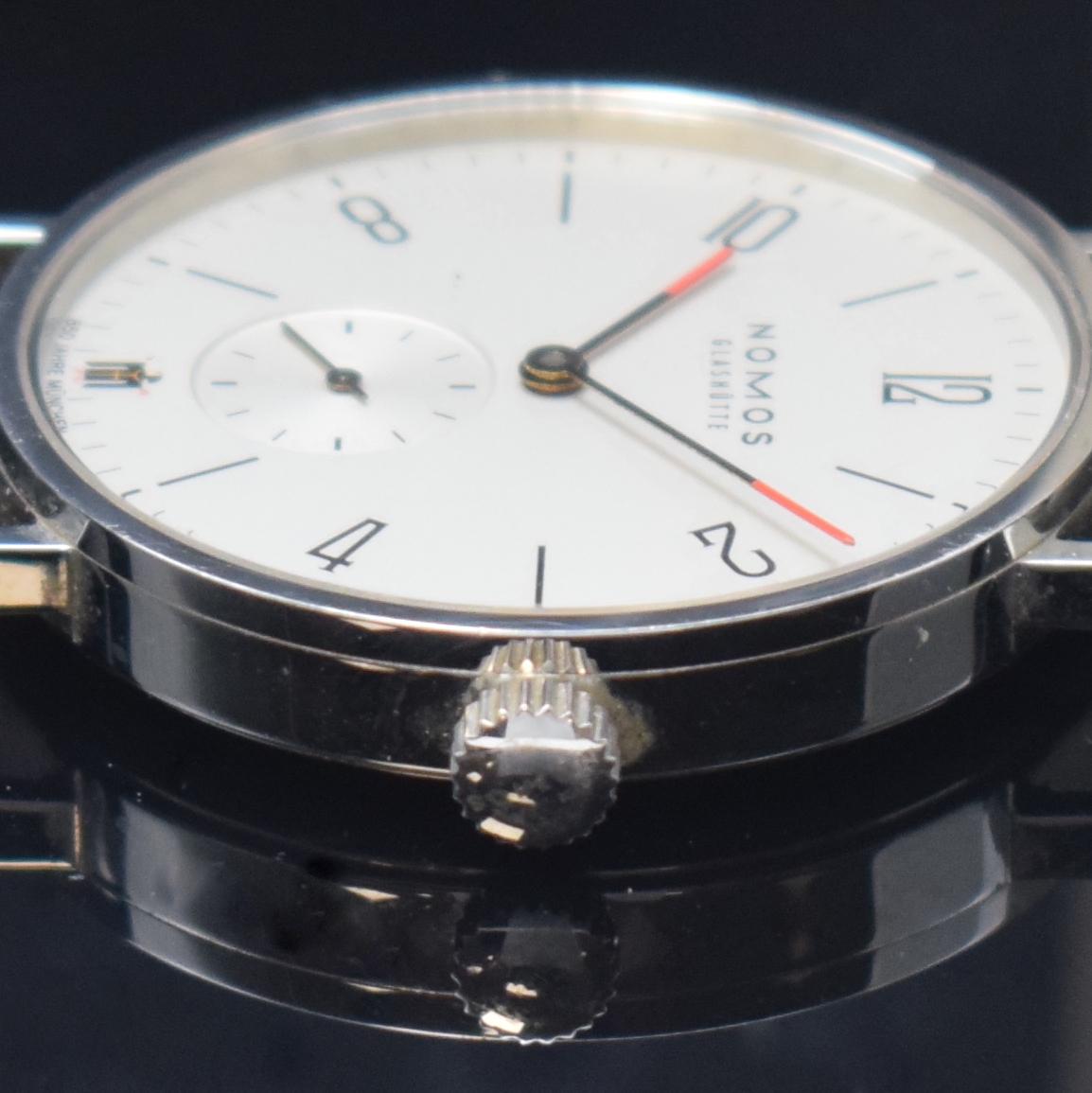 Detail c: NOMOS Glashütte Tangente auf 850 Stück limitierte Herrenarmbanduhr in Stahl, Deutschland verk. lt. Pap. 12/2008, Handaufzug, beids. vergl., Boden ...