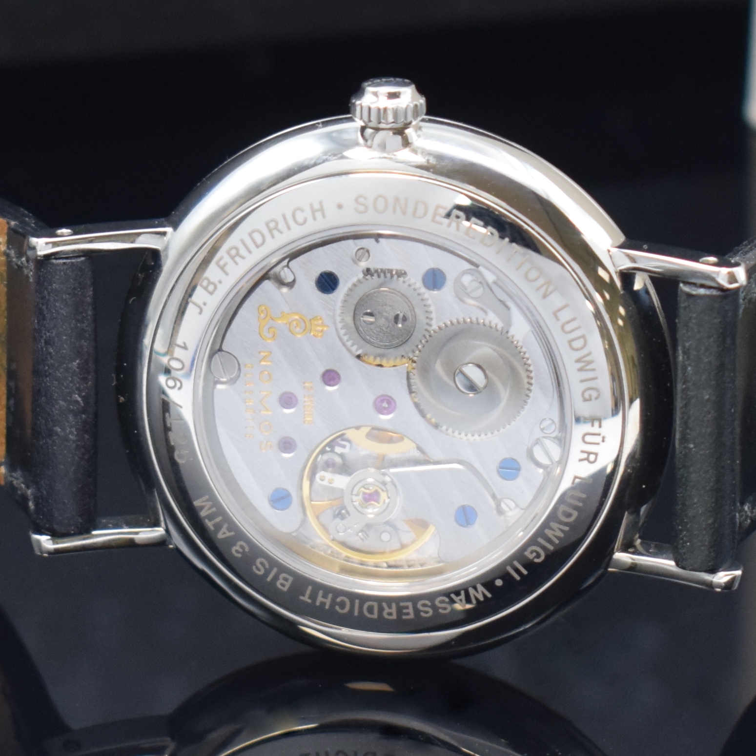 Detail d: NOMOS Glashütte Ludwig für Ludwig II auf 125 Stück limitierte Herrenarmbanduhr, Deutschland verk. lt. Pap. 12/2011, Handaufzug, beids. vergl., ...