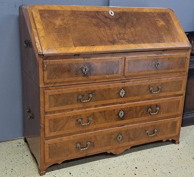 26903212a - Schrägklappensekretär, Barock, um 1750/60, Nußbaumfurnier, Korpus ...