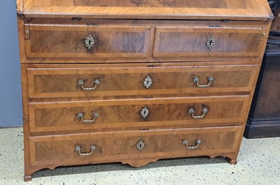 26903212k - Schrägklappensekretär, Barock, um 1750/60, Nußbaumfurnier, Korpus ...