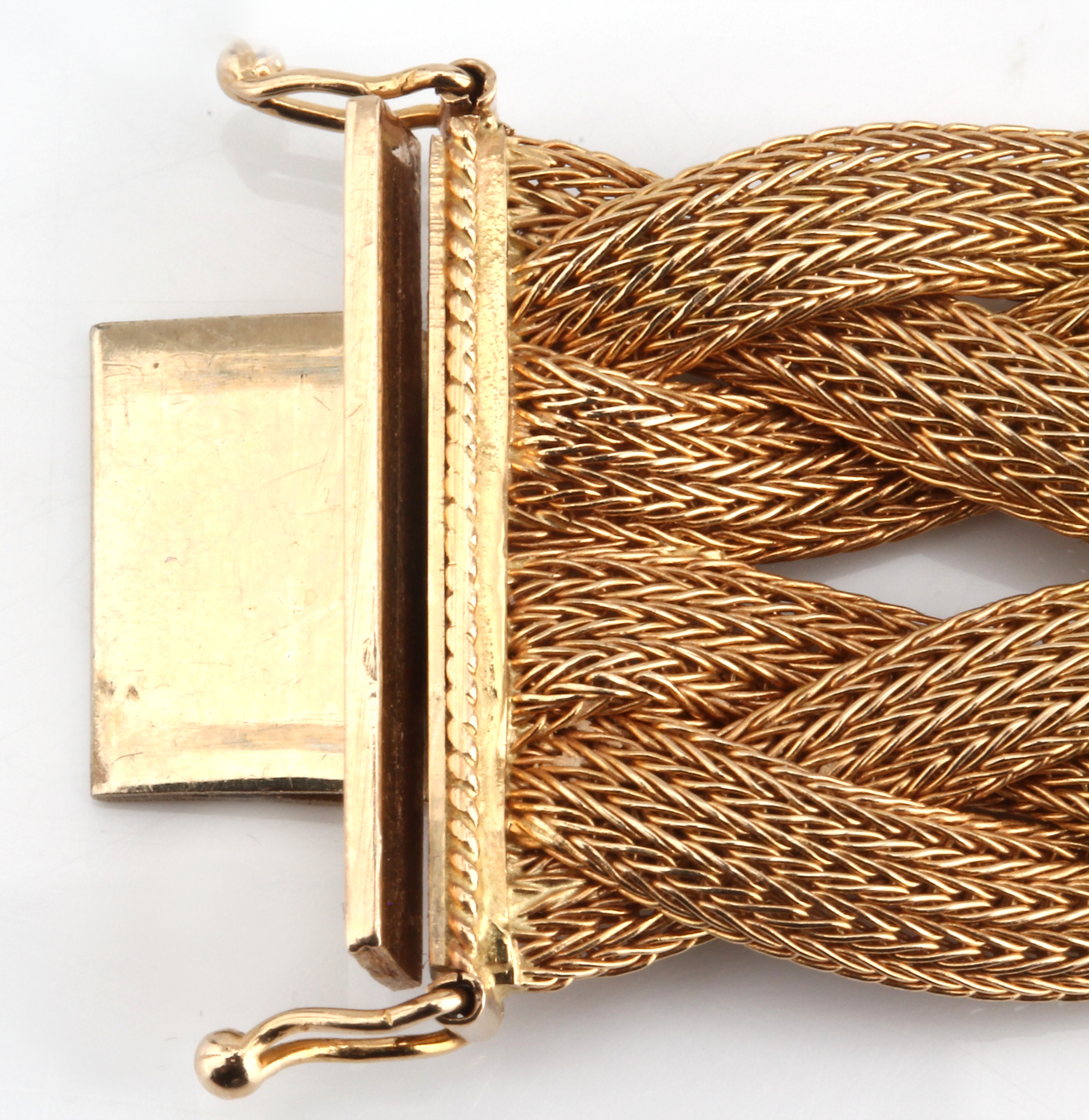 Detail b: 18 kt Gold Armband, GG 750/000, aufwendige Flechtarbeit, B. ca. 2.4 cm, L. ca. 19.5 cm, Kastenschloss mit 2 Sicherheitsachten, ca. 48.9 g