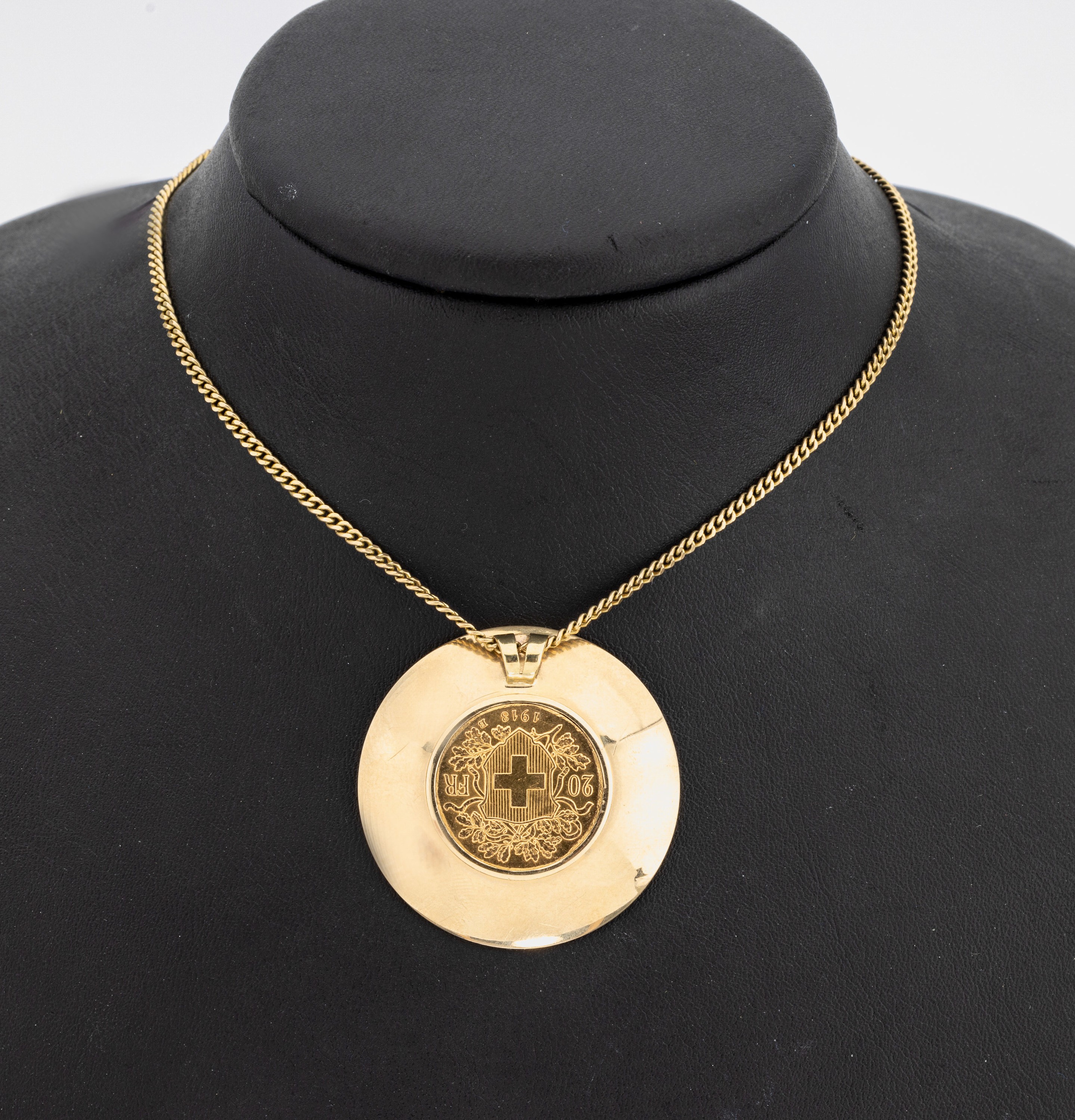 Detail b: 8 kt Gold Münz-Anhänger, GG 333/000, rund, lose gefasste Goldmünze, Vreneli, Schweiz, 1918, D. ca. 3.9 cm, an Kette, GG 333/000, L. ca. 80 cm, ...