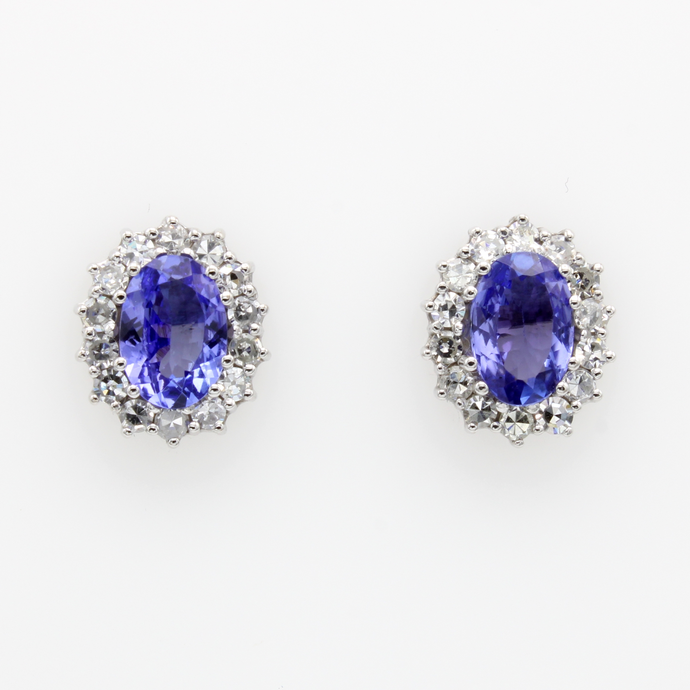 Image 26903394 - Paar Ohrstecker mit Tansaniten und Brillanten, WG 750/000, 2 ovale, fac. Tansanite zus. ...