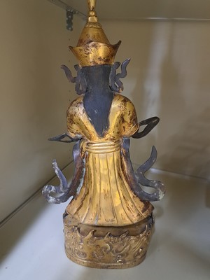 26903438b - Padmasambhava auf Flammensockel, China, um 1920-50, Kupferlegierung, vergoldet, H. 52 cm