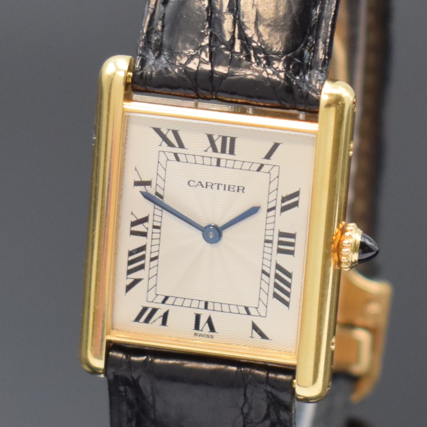 Detail a: CARTIER Tank Armbanduhr in GG 750/000, Schweiz um 2000, Handaufzug, Geh. 4-fach verschr., orig. Lederband m. orig. GG 750/000 Faltschl., ...