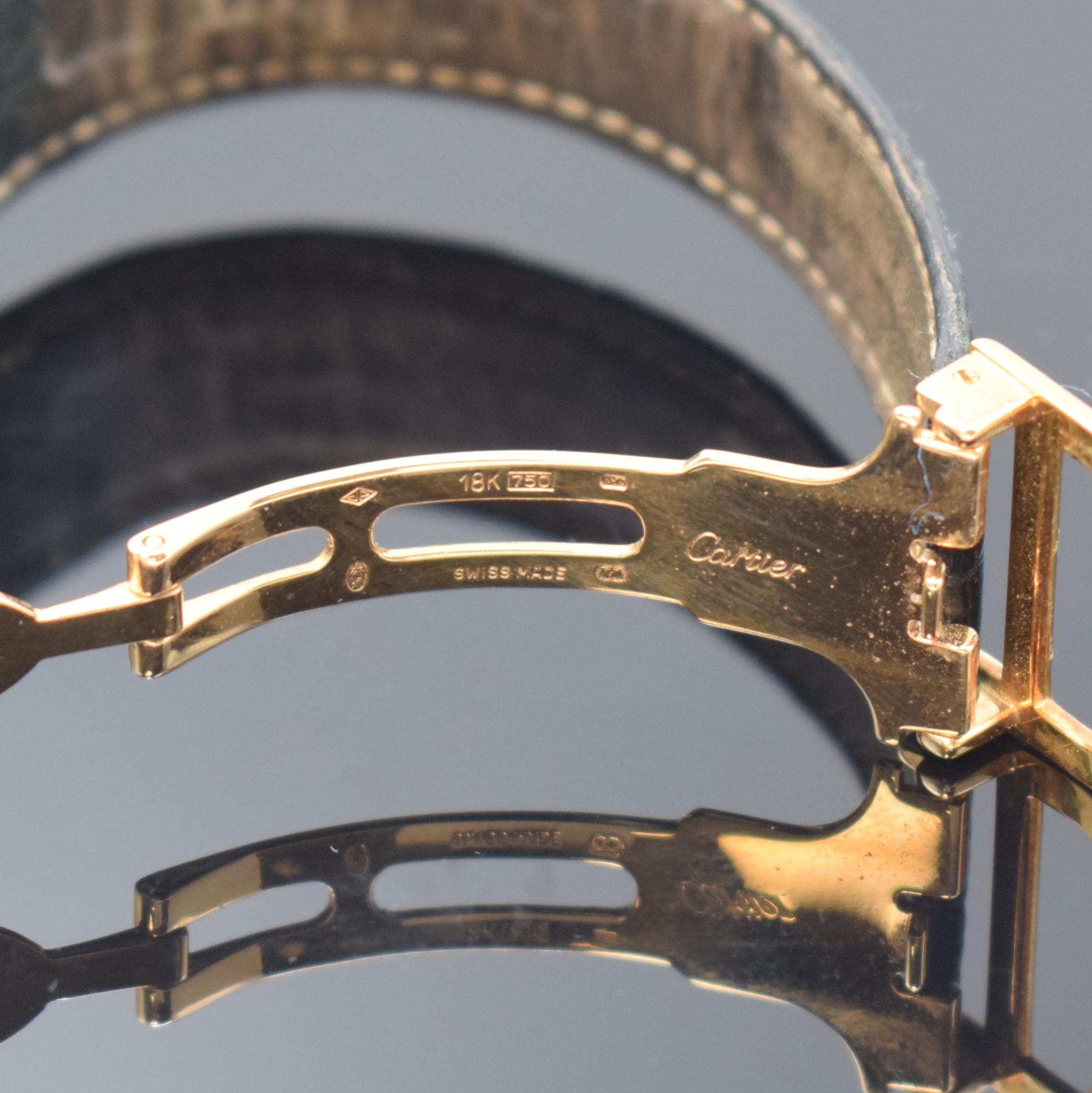 Detail b: CARTIER Tank Armbanduhr in GG 750/000, Schweiz um 2000, Handaufzug, Geh. 4-fach verschr., orig. Lederband m. orig. GG 750/000 Faltschl., ...