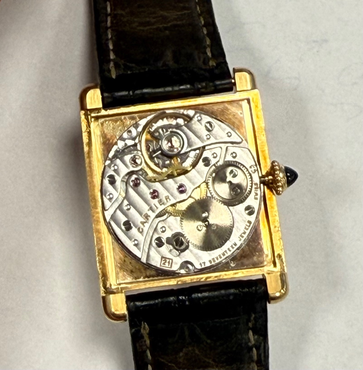 Detail e: CARTIER Tank Armbanduhr in GG 750/000, Schweiz um 2000, Handaufzug, Geh. 4-fach verschr., orig. Lederband m. orig. GG 750/000 Faltschl., ...