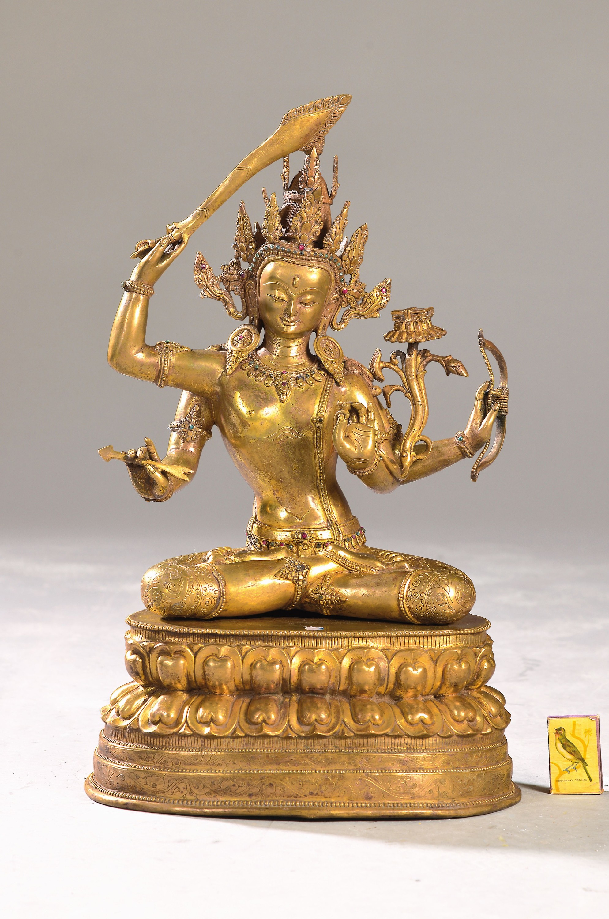 Bodhisattva der Weisheit - Manjushri, Nepal, wohl um 1900, Kupferlegierung, vergoldet, H. 61 cm