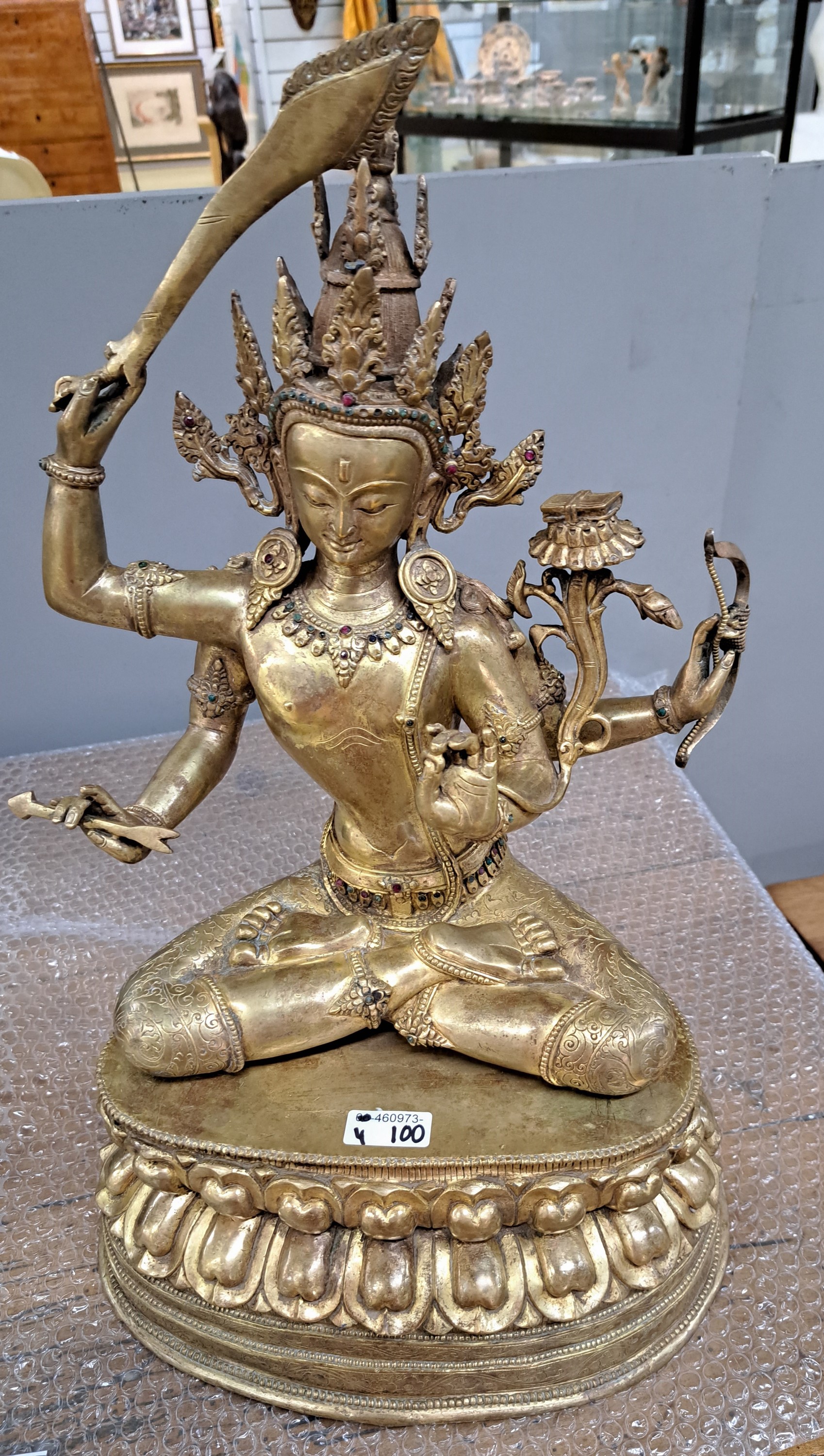 Detail a: Bodhisattva der Weisheit - Manjushri, Nepal, wohl um 1900, Kupferlegierung, vergoldet, H. 61 cm