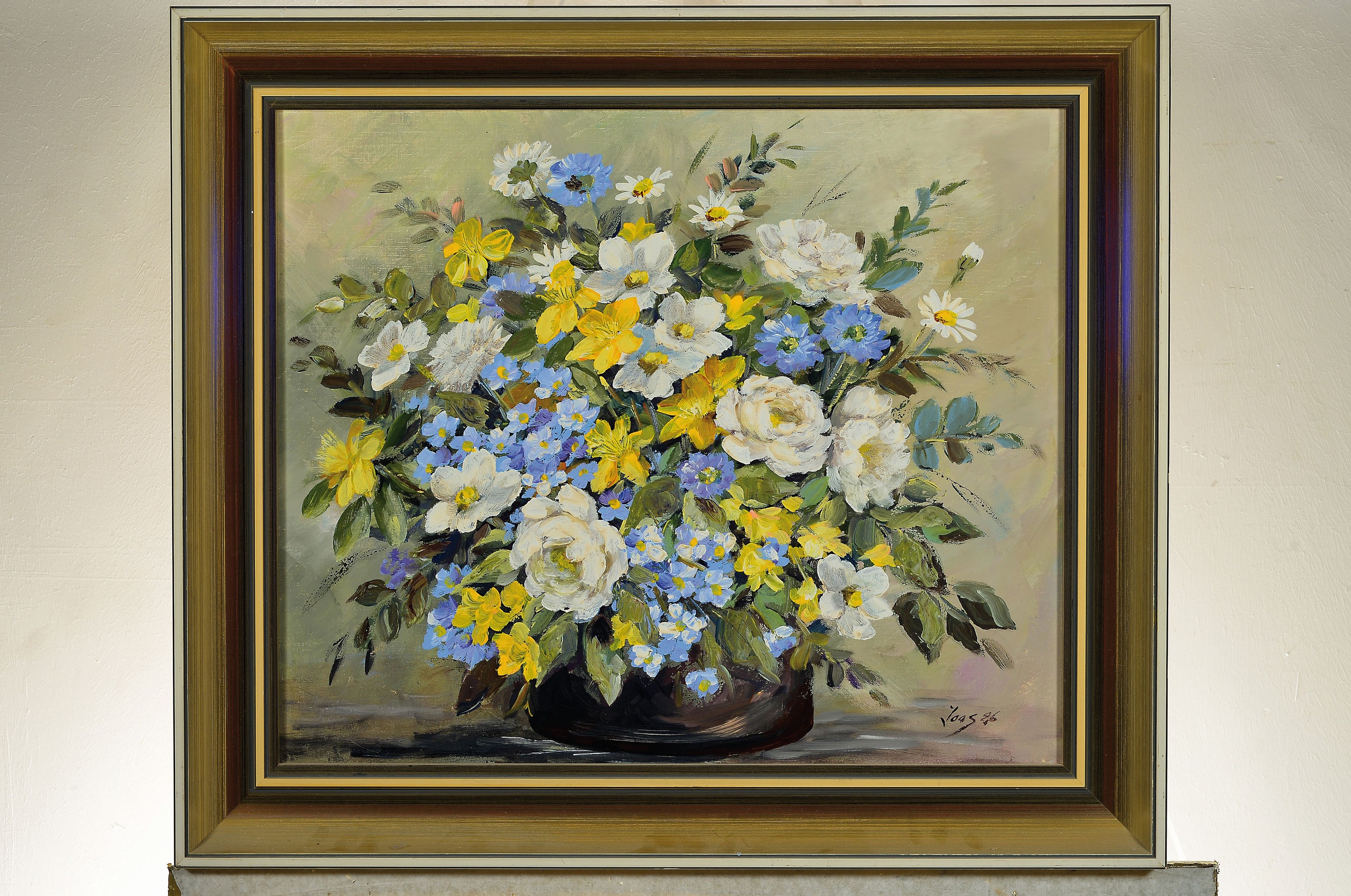 Detail k: Joos, Künstler des späten 20.Jh., Blumenstillleben, rechts unten signiert und datiert 1986, Öl/Lwd, Rahmen 63x73 cm