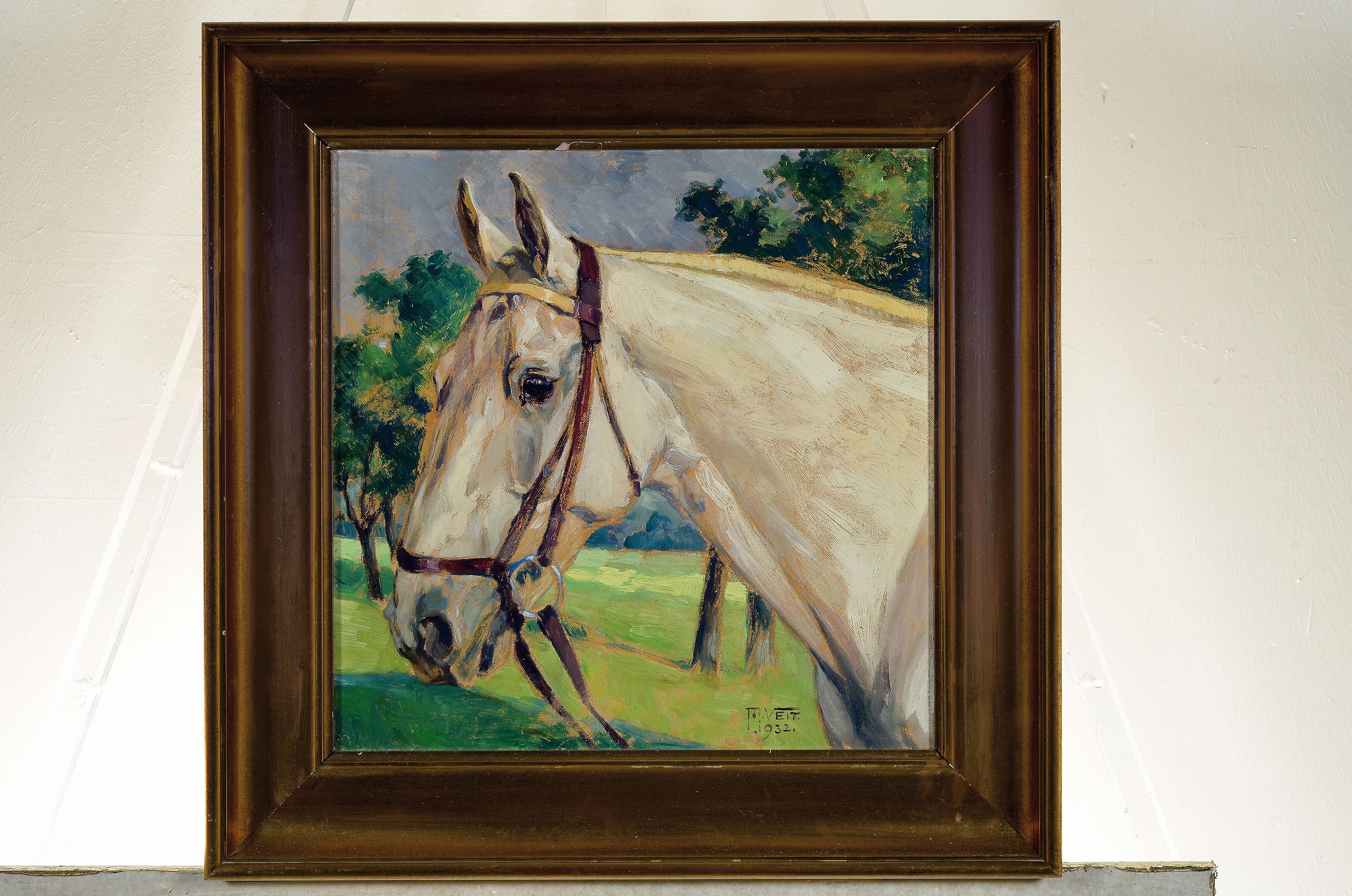 Detail k: T.H. VEIT, datiert 1932,, Pferdebildnis, Kopf eines Schimmels, rechts unten signiert und datiert 1932, Öl/Malpappe, 38x37 cm, Rahmen 52x50 cm