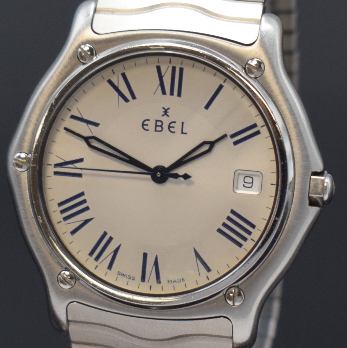 Detail a: EBEL Herrenarmbanduhr Sport Classic XL Referenz 9187151, Schweiz um 2000, quarz, Edelstahlgeh. inkl. Wellengliederband m. Faltschl., Lünette gegen ...