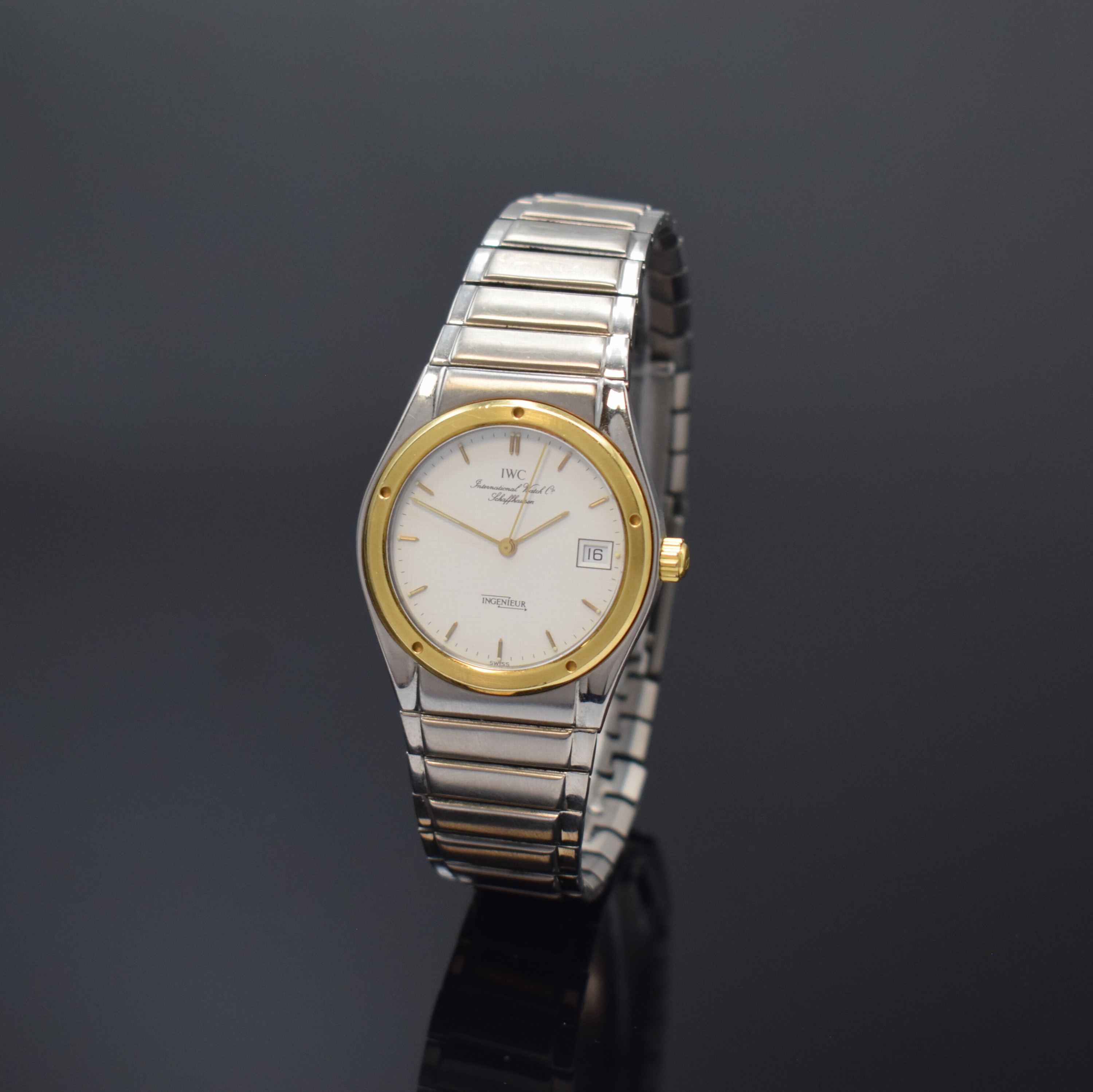 IWC Ingenieur Armbanduhr in Stahl/Gold Referenz 3350, Schweiz um 1985, quarz, Boden u. Krone verschr., orig. Titan- Gliederband m. Faltschl., weißes ...