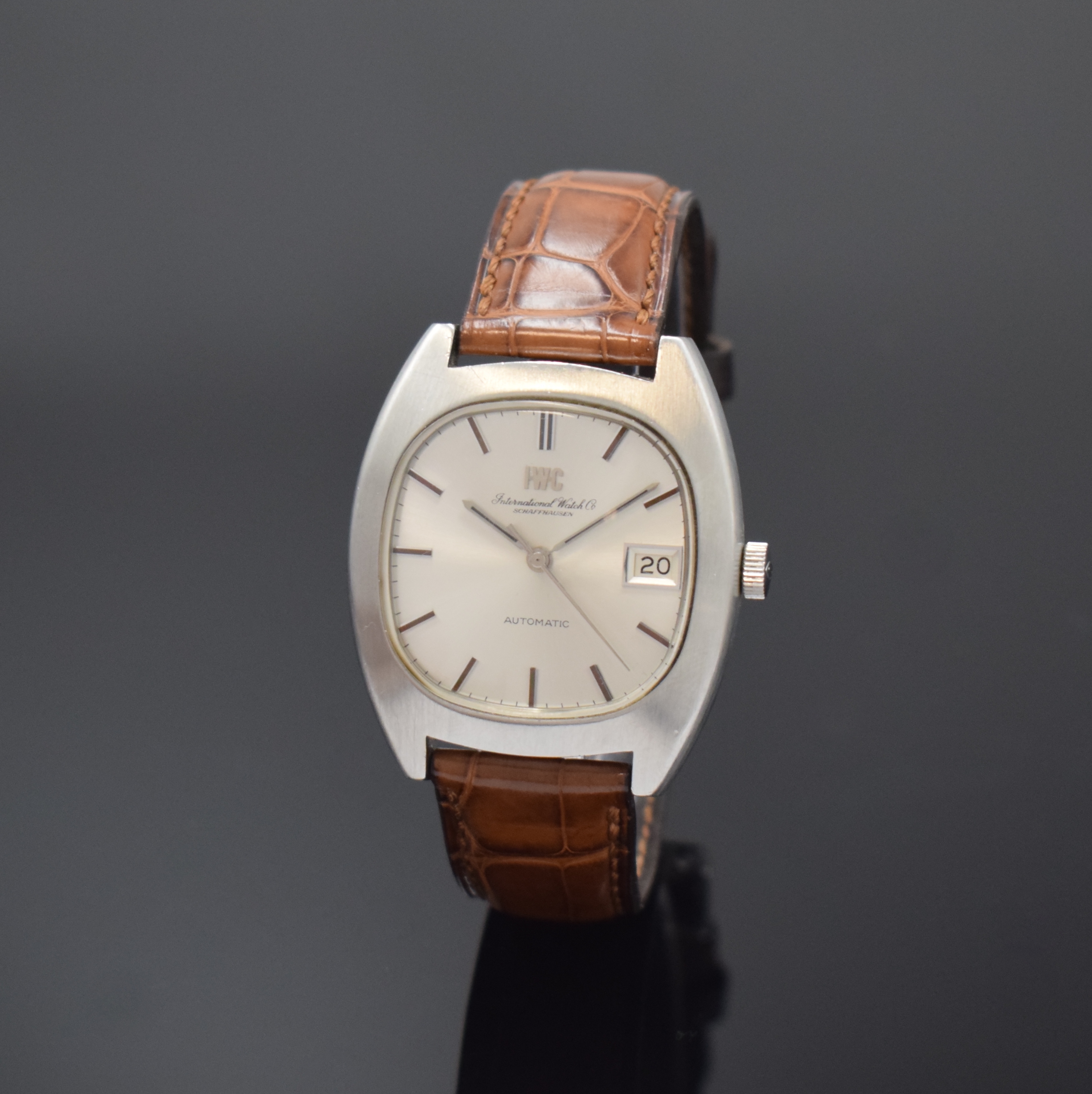 IWC Herrenarmbanduhr in Stahl sogenannte "TV- Screen", Schweiz um 1970, Automatik, tonnenförmiges Gehäuse, Boden verschr., silb. ...