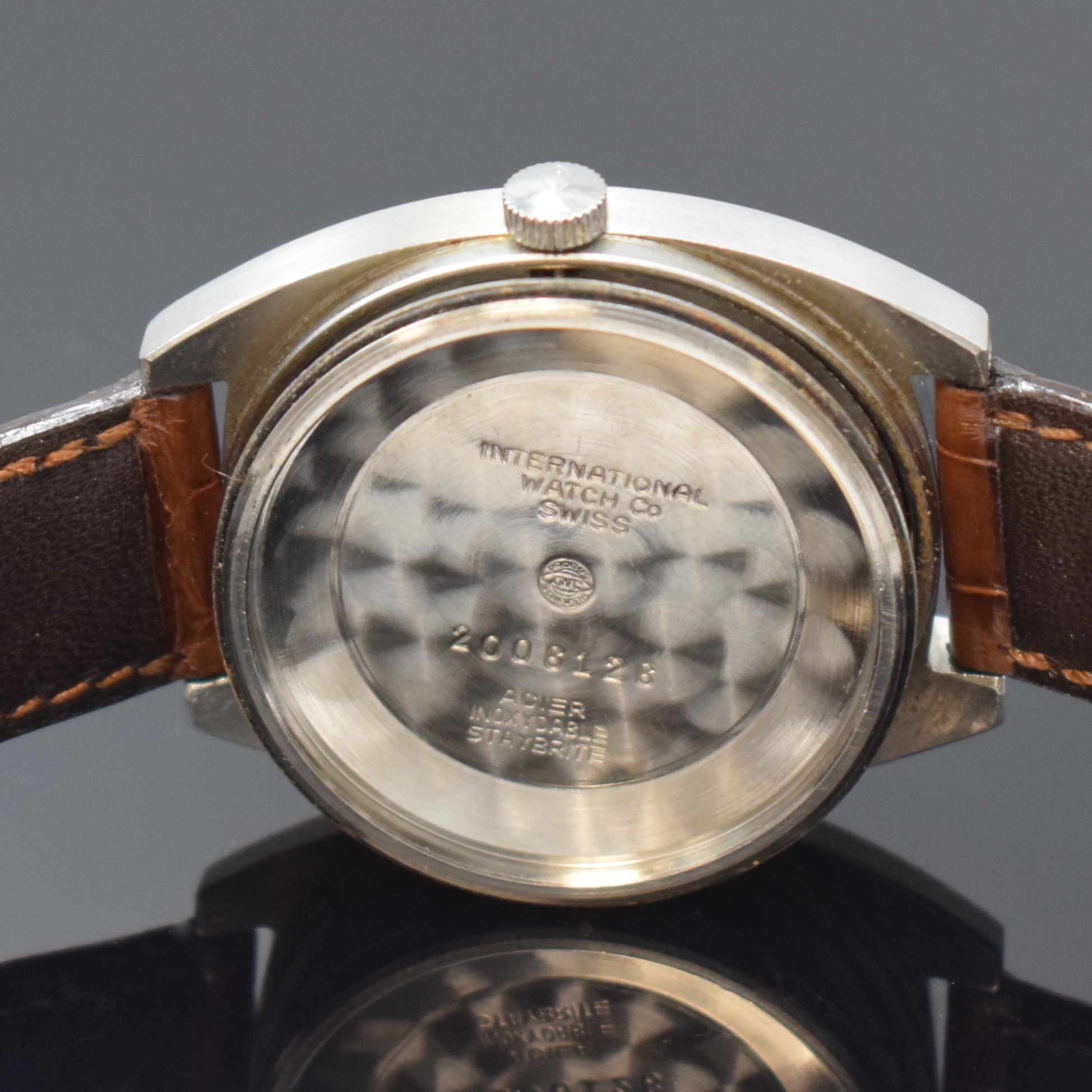 Detail f: IWC Herrenarmbanduhr in Stahl sogenannte "TV- Screen", Schweiz um 1970, Automatik, tonnenförmiges Gehäuse, Boden verschr., silb. ...