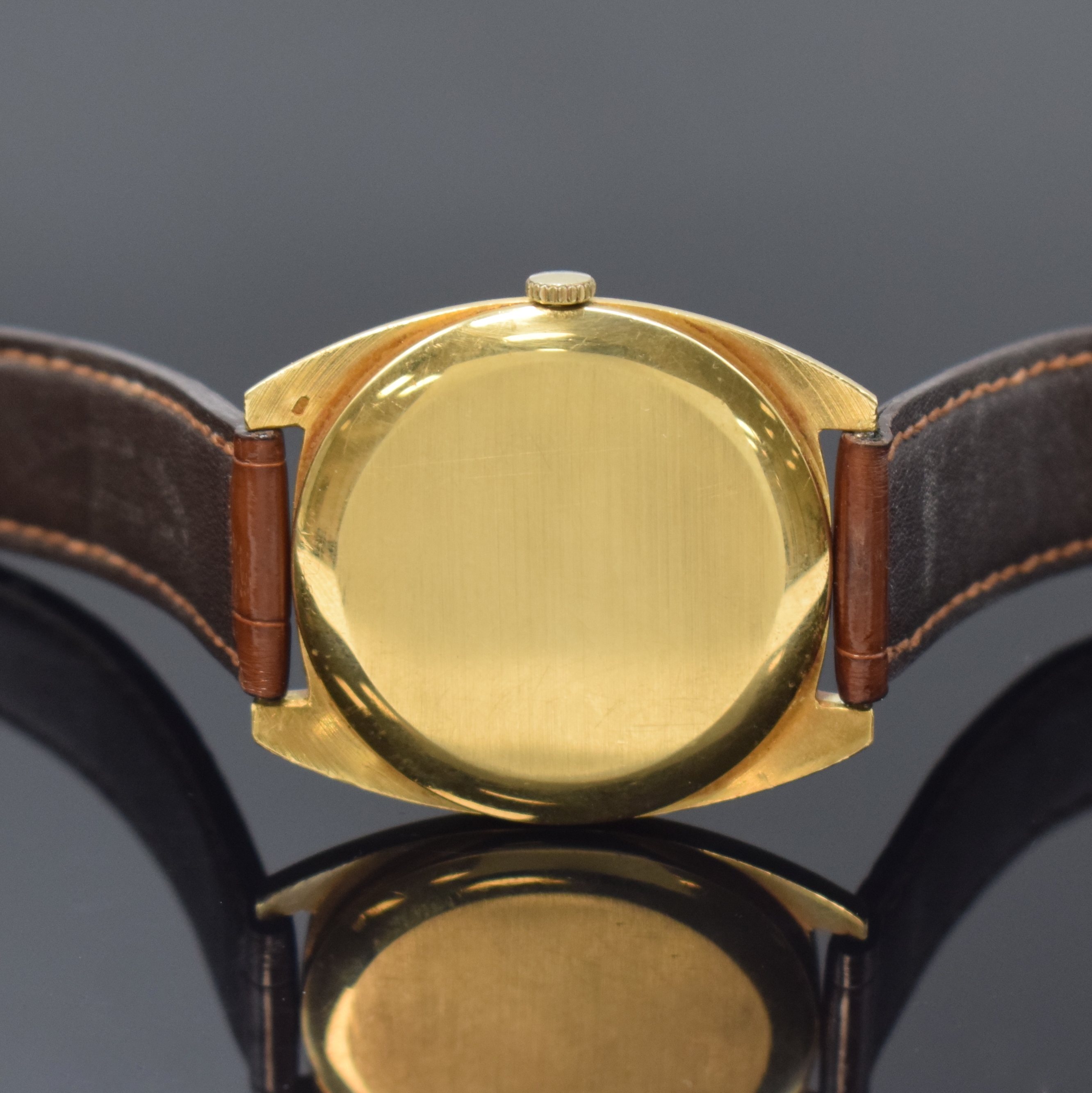 Detail d: IWC Herrenarmbanduhr in GG 750/000 Referenz 2570, Schweiz um 1975, Handaufzug, Boden aufgedr., A. Lange & Söhne Lederband m. verg. Omega Dornschl., ...