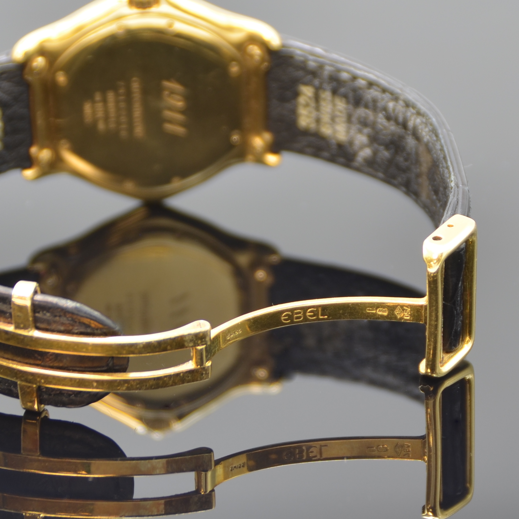 Detail b: EBEL 1911 Senior Herrenarmbanduhr in GG 750/000 Referenz 8080916, Schweiz um 1995, Automatik, Boden 8-fach verschr., orig. Lederband m. Faltschl. in ...