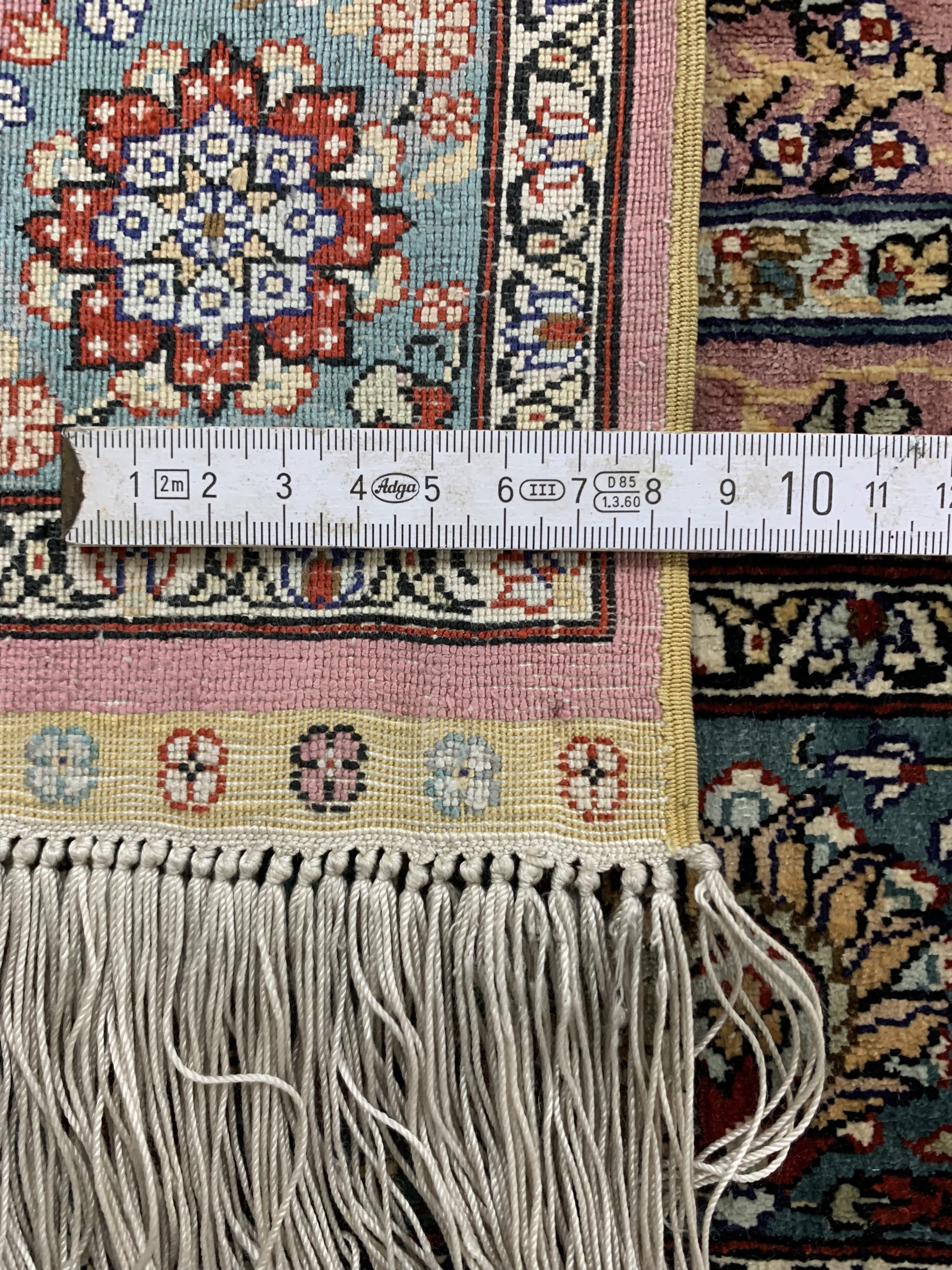 Detail e: China Seide fein, Ende 20.Jhd., Wolle auf Baumwolle, ca. 91 x 61 cm, ca. 1,0 Mio. Kn/qm,EHZ: 2