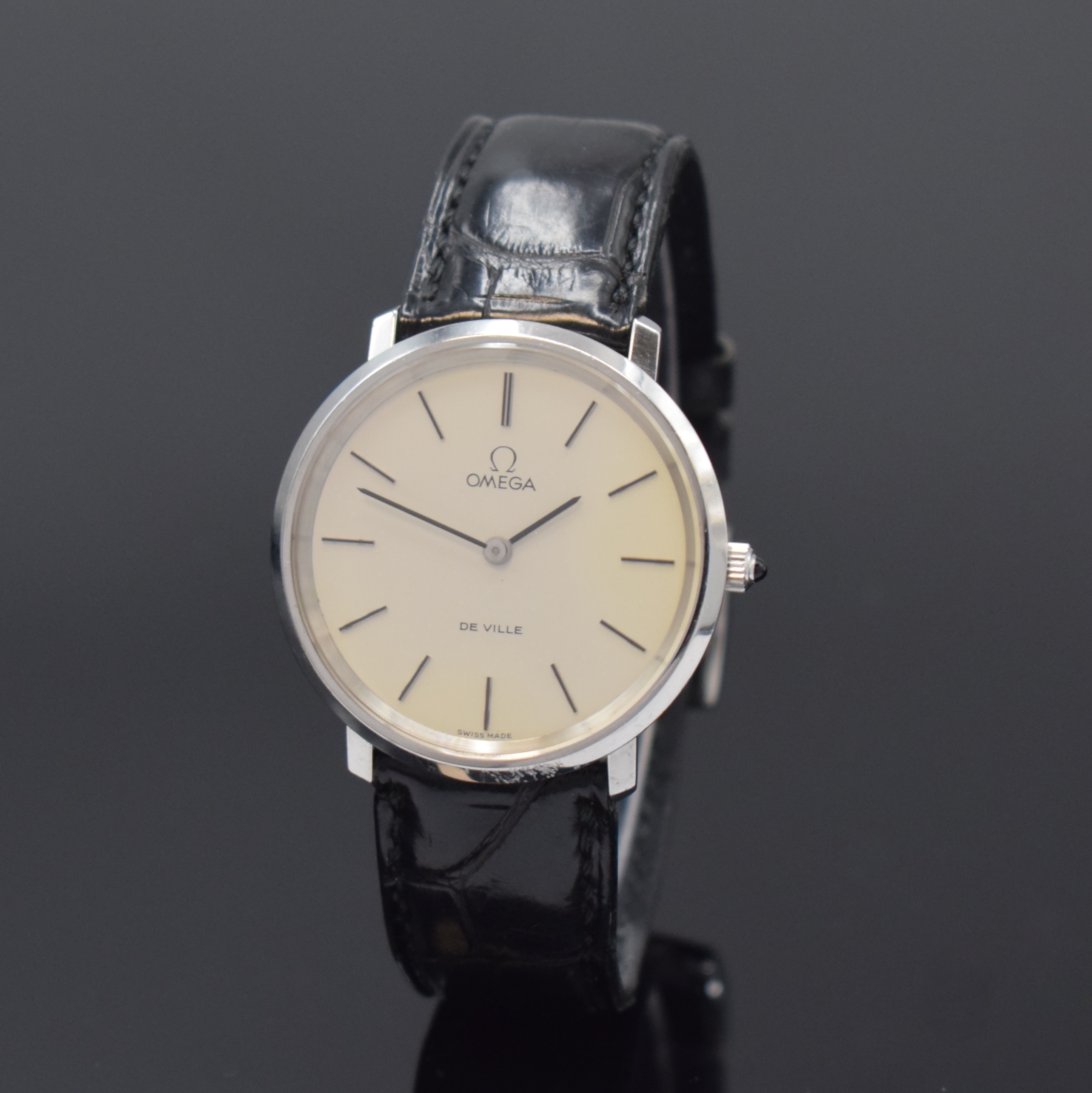 OMEGA De Ville Armbanduhr in Stahl Referenz 111.0107, Schweiz um 1975, Handaufzug, Boden u. Glasrand aufgedr., neutr. Lederband m. orig. Dornschl., ...