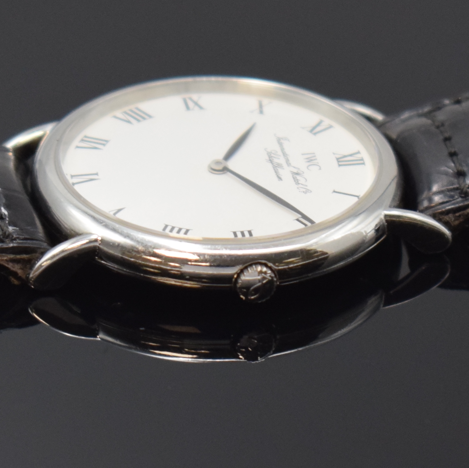 Detail b: IWC Portofino Armbanduhr in Stahl Referenz 3331, Schweiz um 1995, quarz, Boden 4-fach verschr. (1x Schr. def./zu ers.), weißes Zifferbl. m. röm. ...