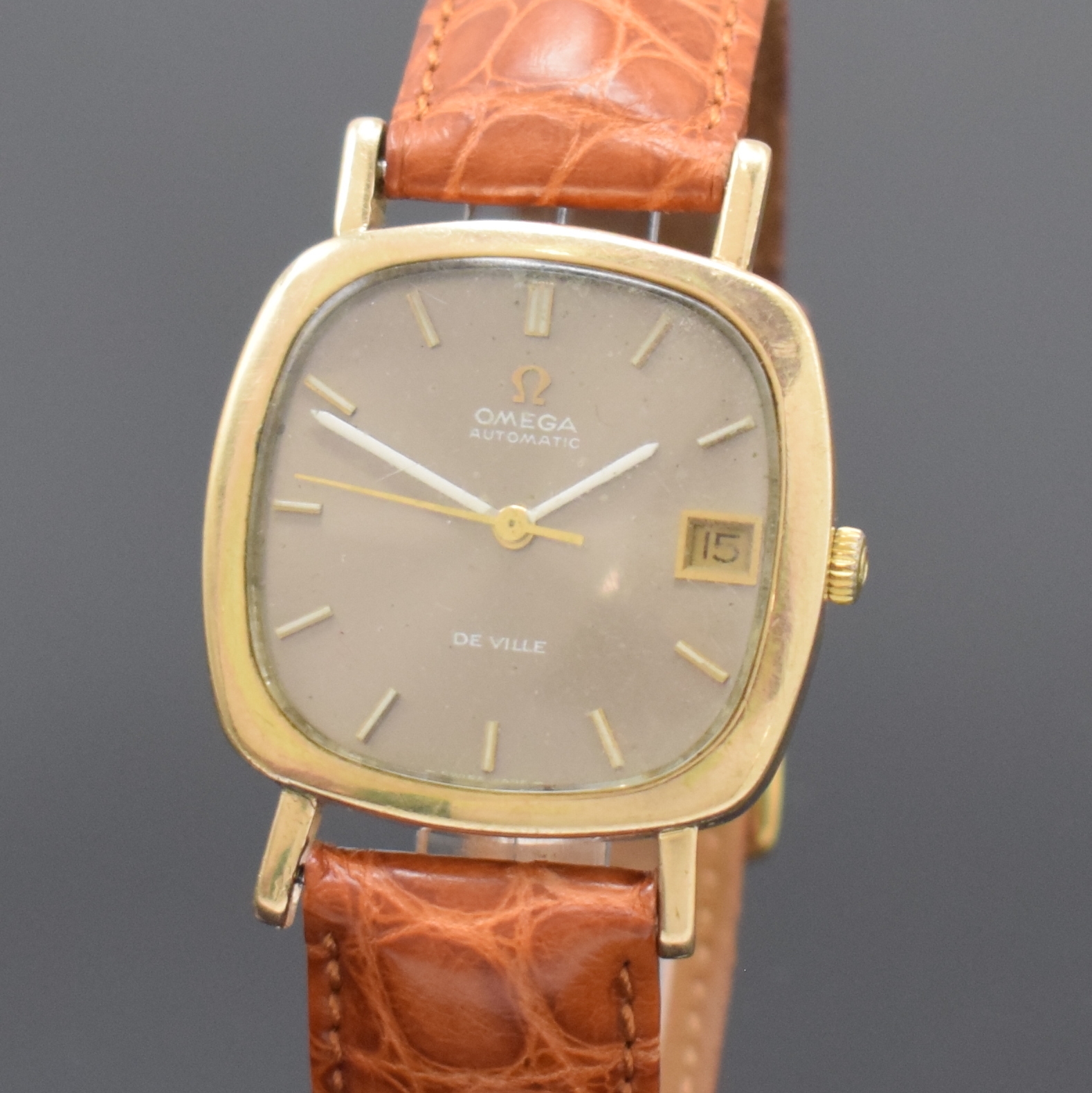 Detail a: OMEGA De Ville Armbanduhr in GG 375/000, Schweiz um 1970, Automatik, Boden aufgedr., grau-silb. Zifferbl. m. aufgel. Std.-Ind., weiße Zeiger, gold. ...