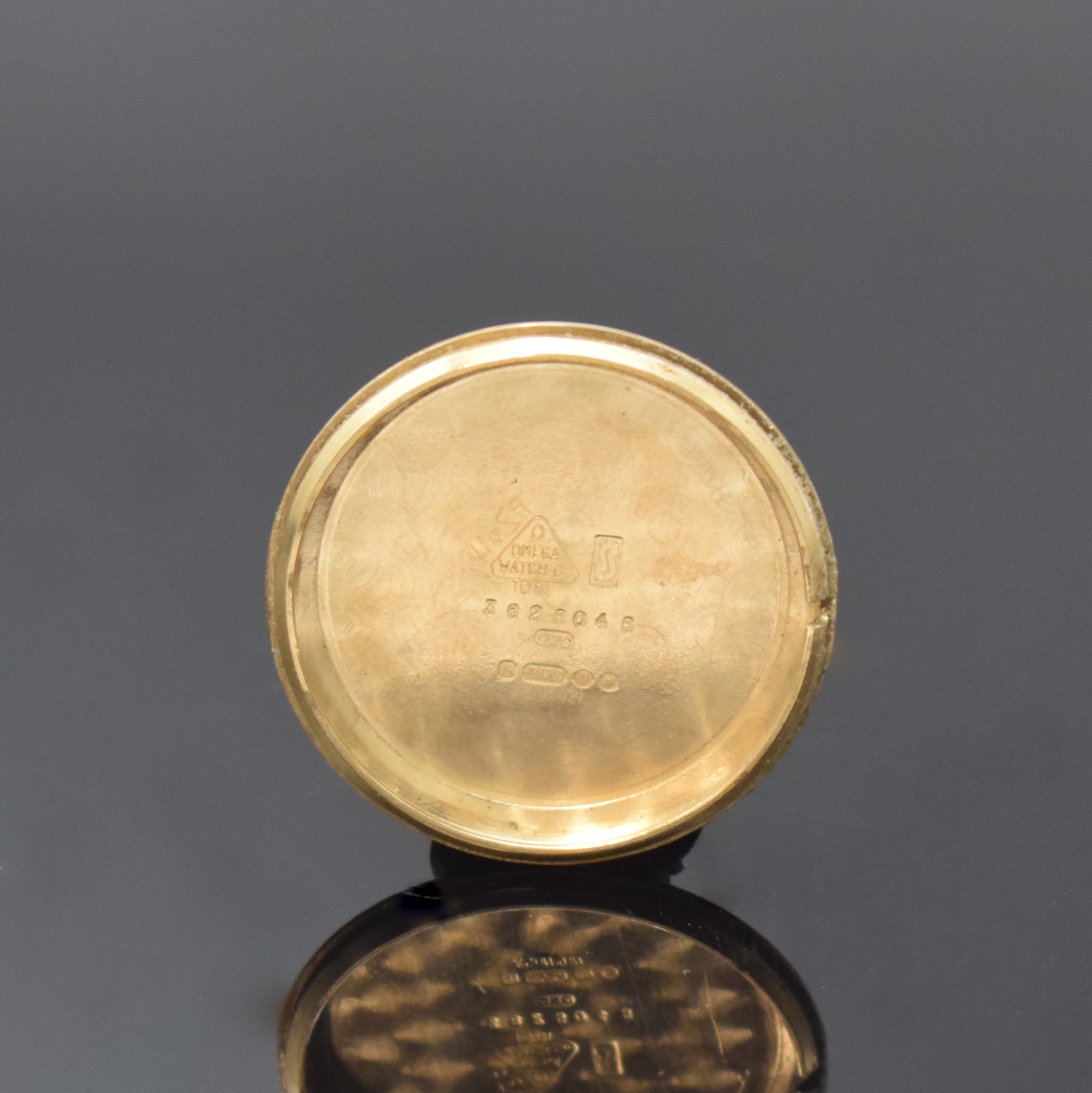 Detail f: OMEGA De Ville Armbanduhr in GG 375/000, Schweiz um 1970, Automatik, Boden aufgedr., grau-silb. Zifferbl. m. aufgel. Std.-Ind., weiße Zeiger, gold. ...
